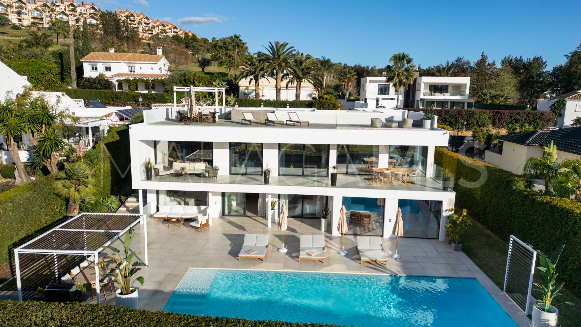 Villa for sale in Nueva Andalucia