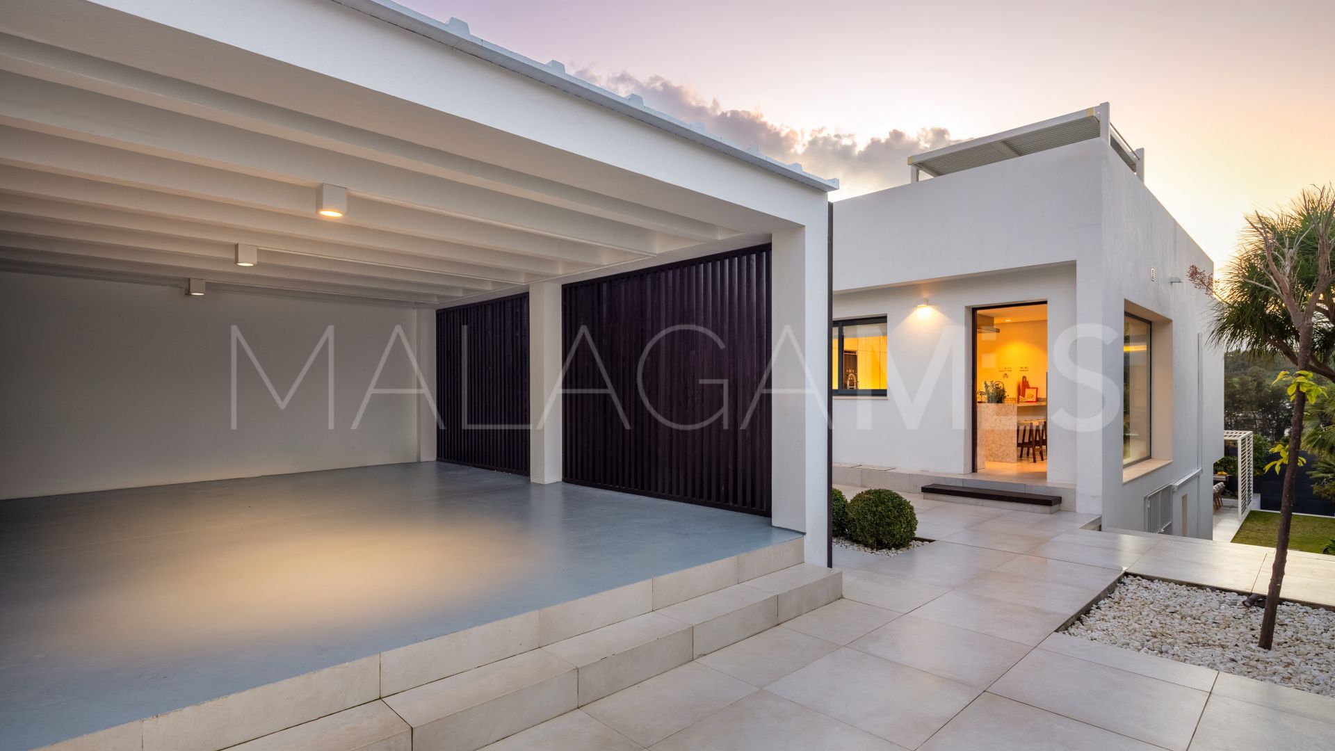 Villa for sale in Nueva Andalucia