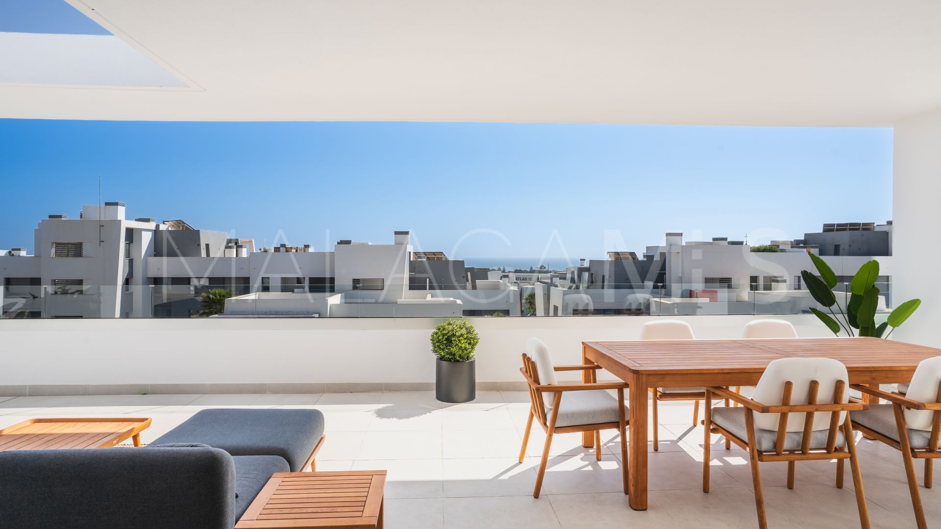 Se vende Ático in Vanian Green Village with 3 bedrooms