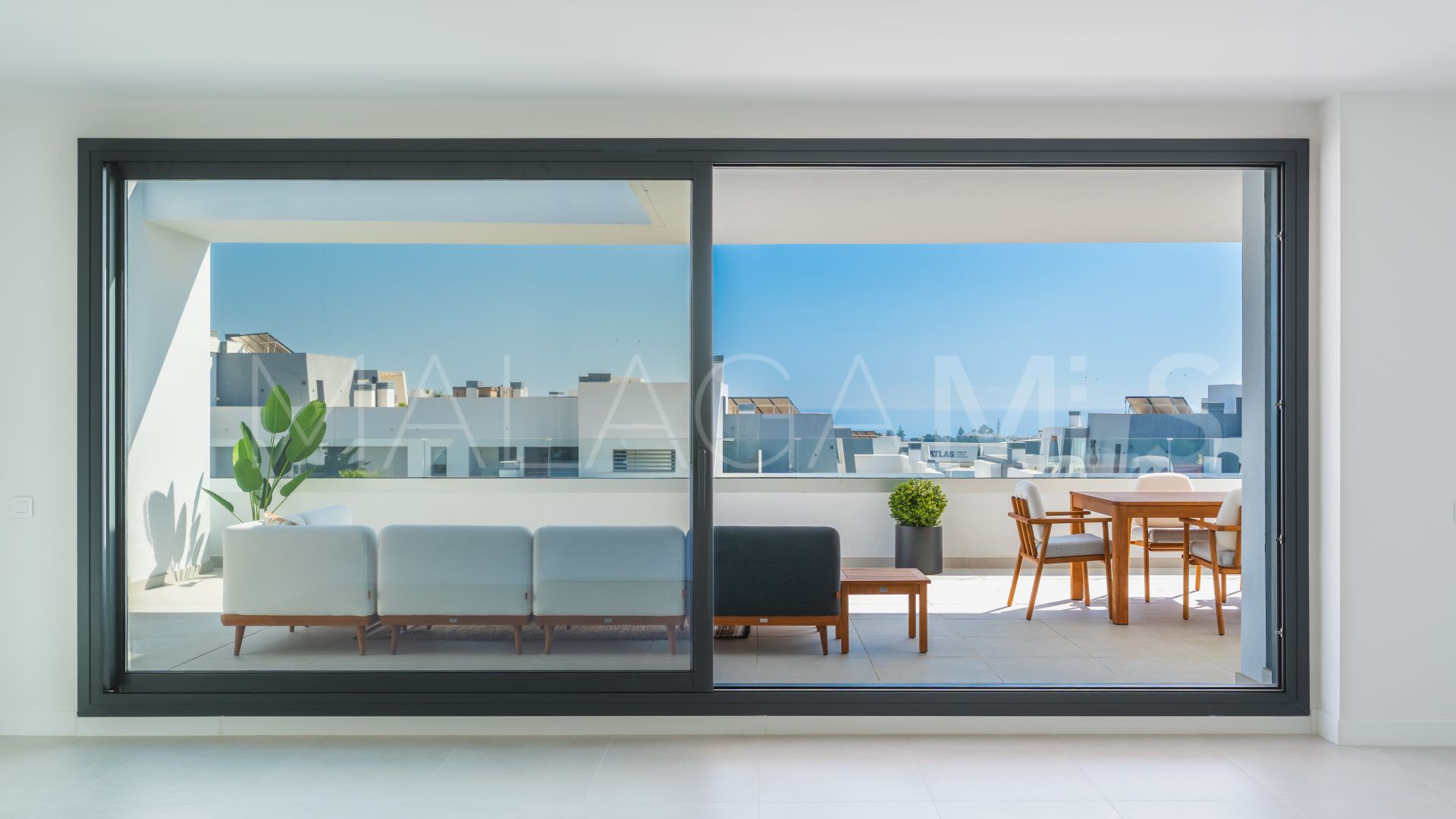 Se vende Ático in Vanian Green Village with 3 bedrooms