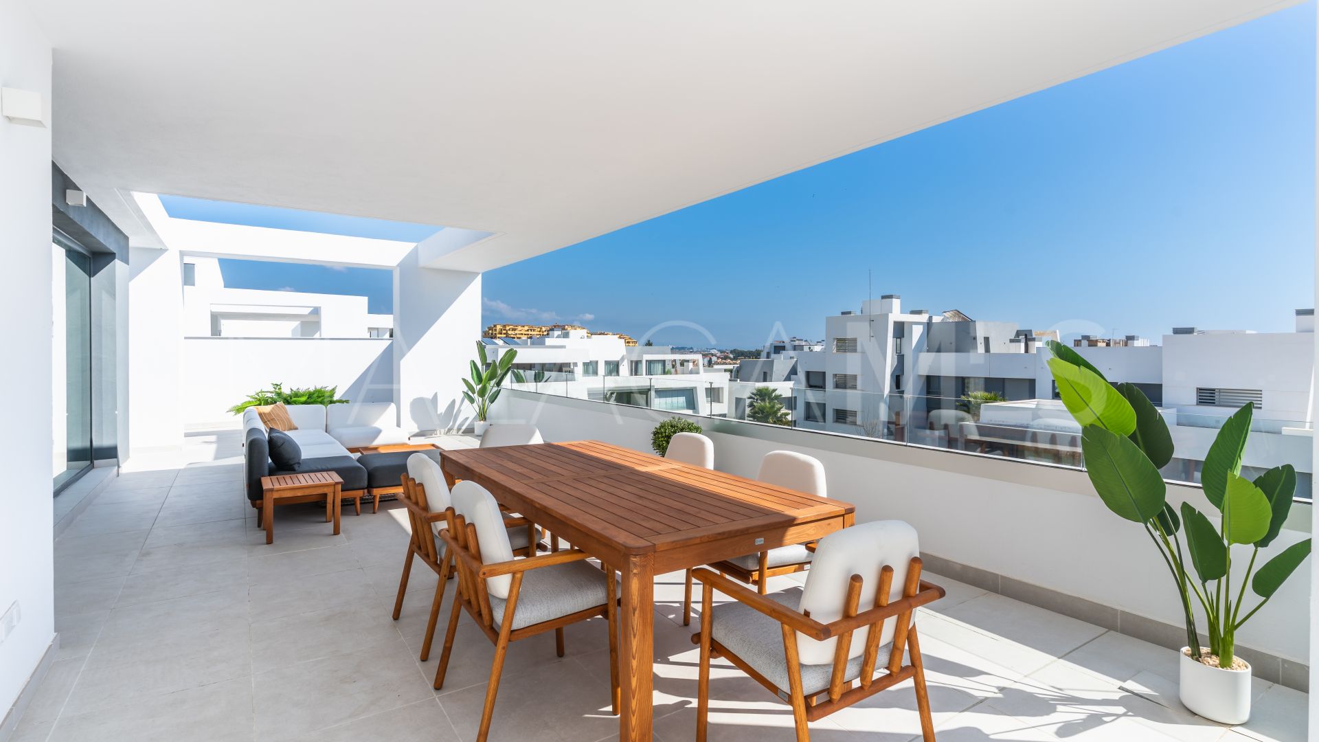 Se vende Ático in Vanian Green Village with 3 bedrooms