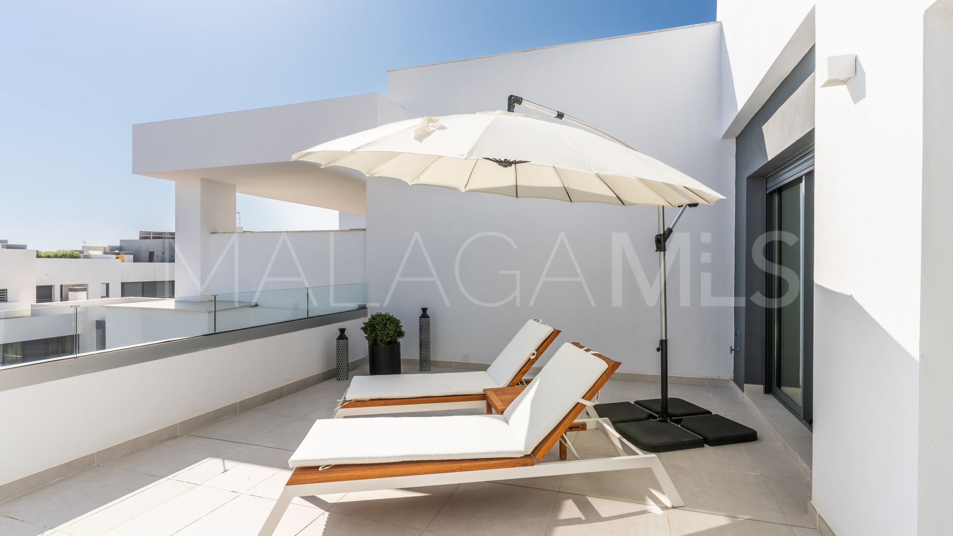 Se vende Ático in Vanian Green Village with 3 bedrooms