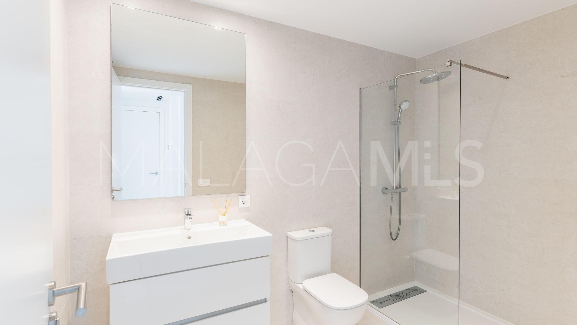 Se vende Ático in Vanian Green Village with 3 bedrooms