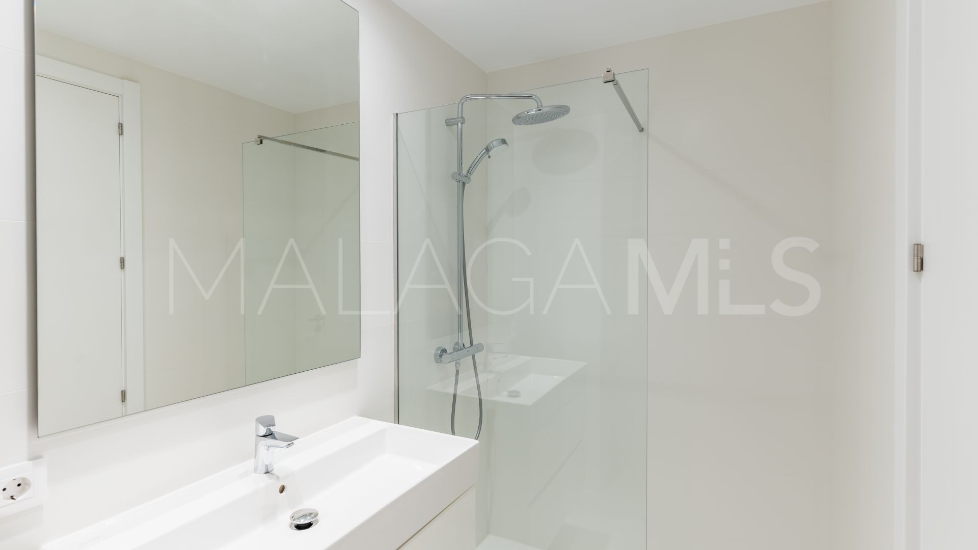 Se vende Ático in Vanian Green Village with 3 bedrooms