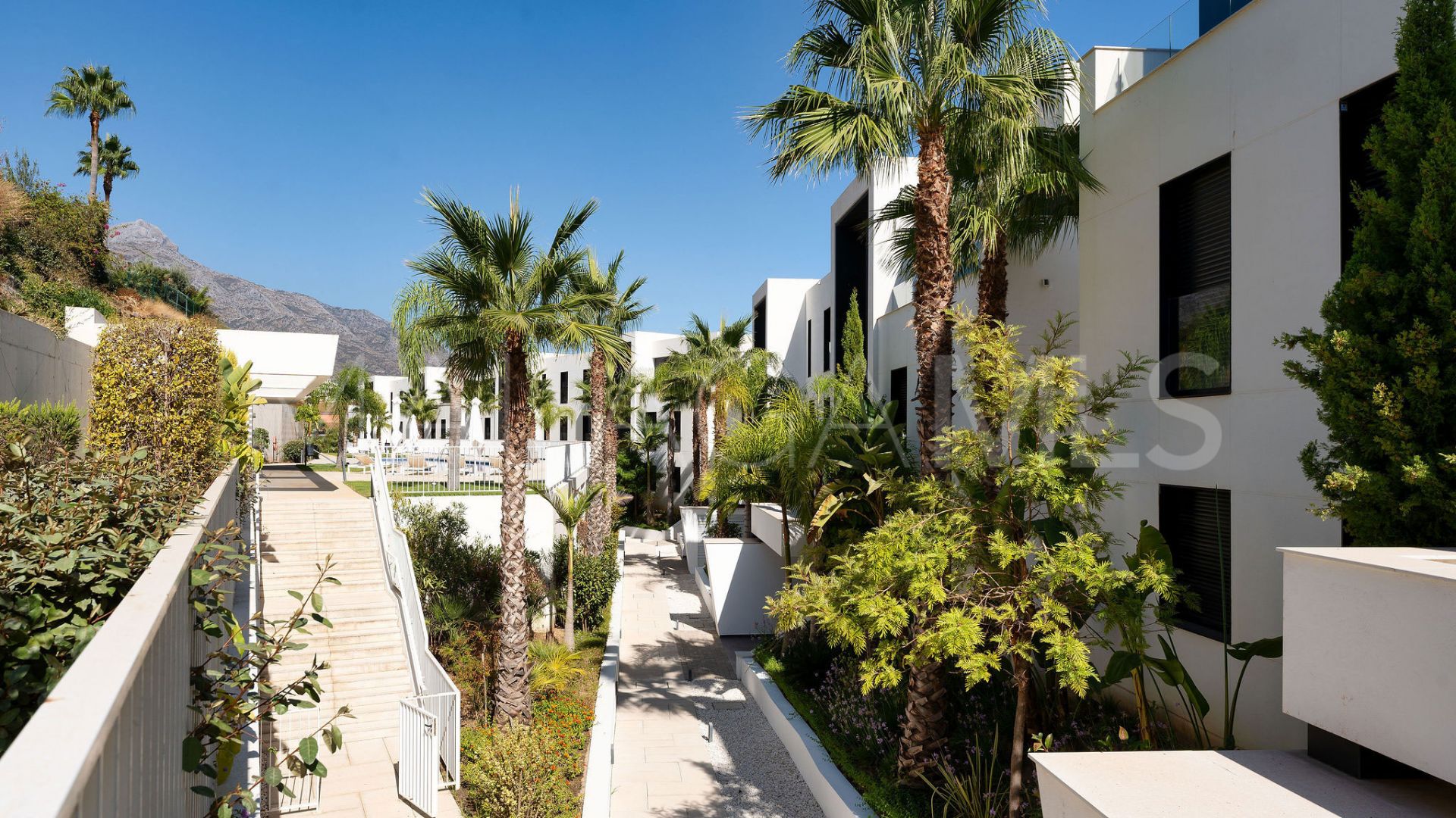 Lägenhet for sale in Azahar de Marbella