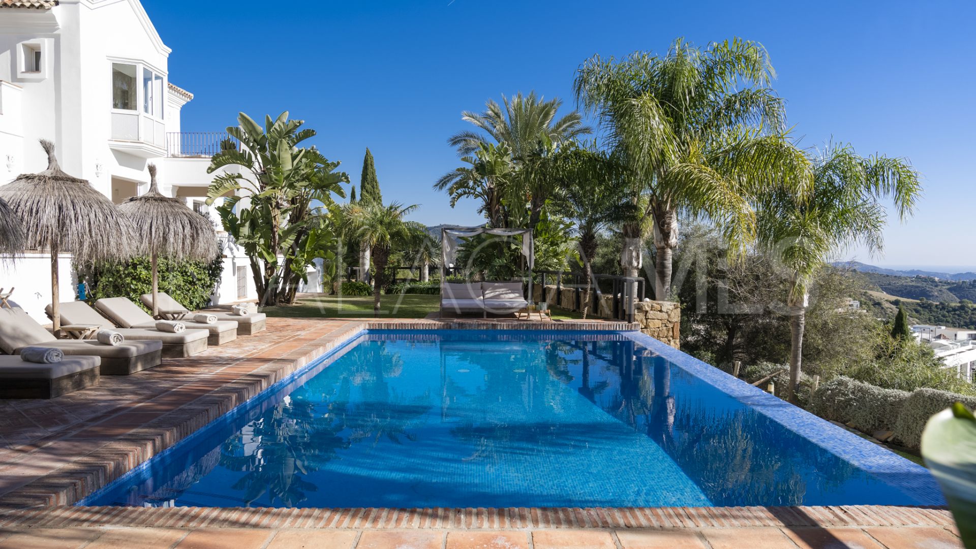 Villa for sale in Los Altos de los Monteros