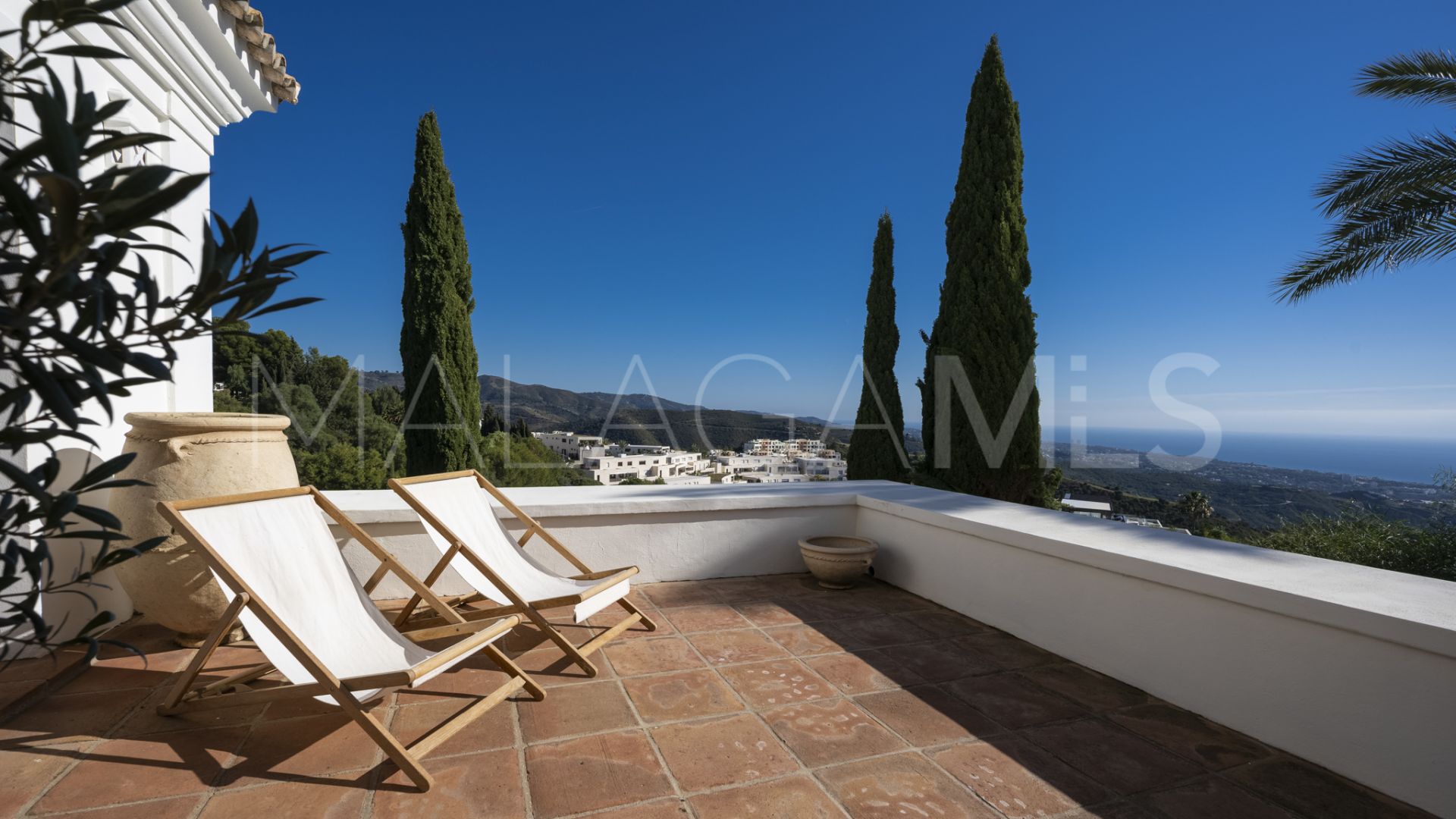 Villa for sale in Los Altos de los Monteros