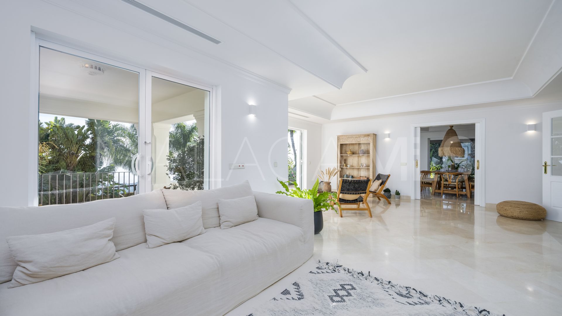 Villa for sale in Los Altos de los Monteros