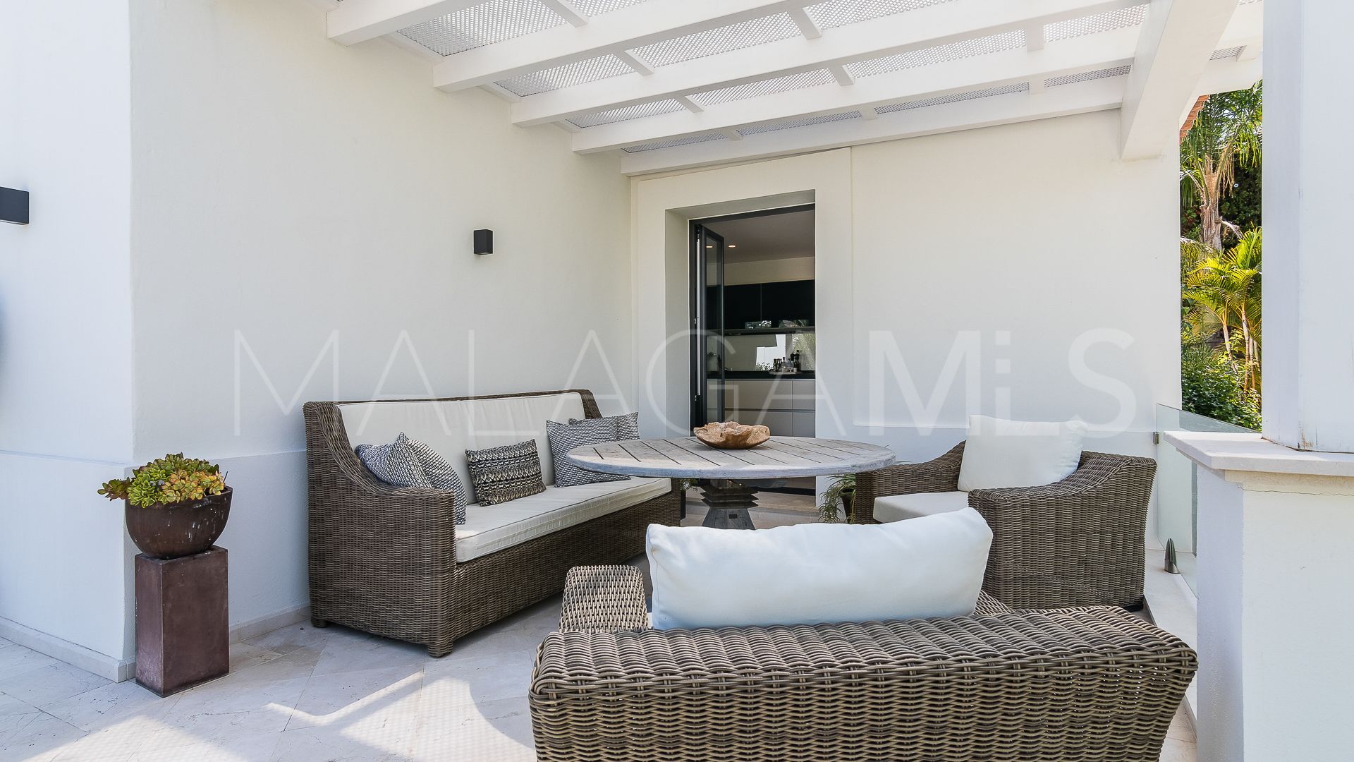 Villa for sale in Nueva Andalucia