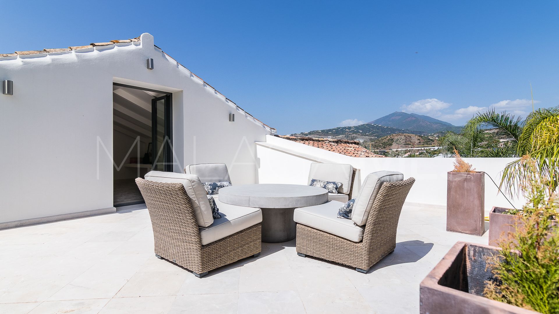 Villa for sale in Nueva Andalucia