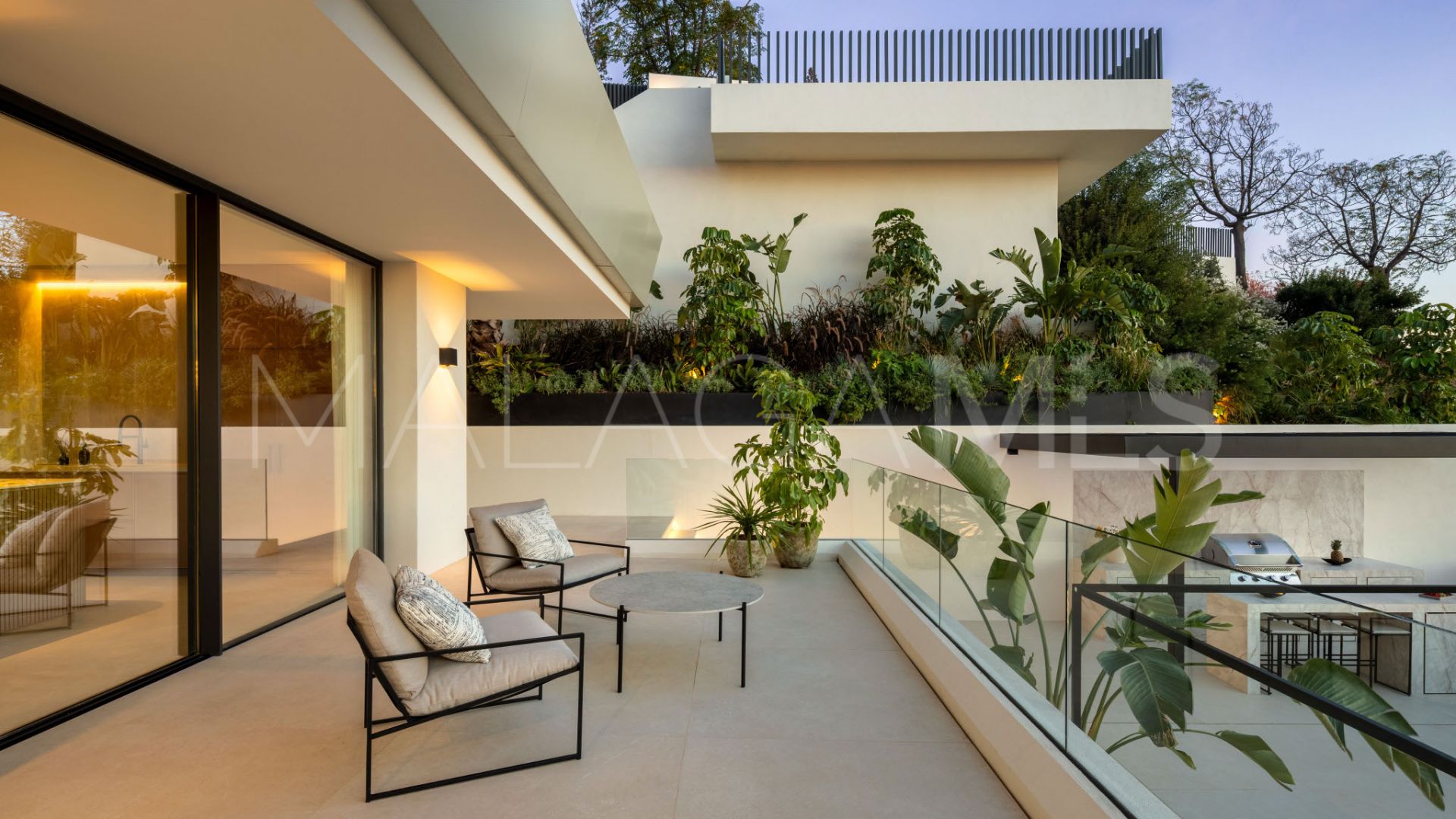 Villa for sale in Elviria