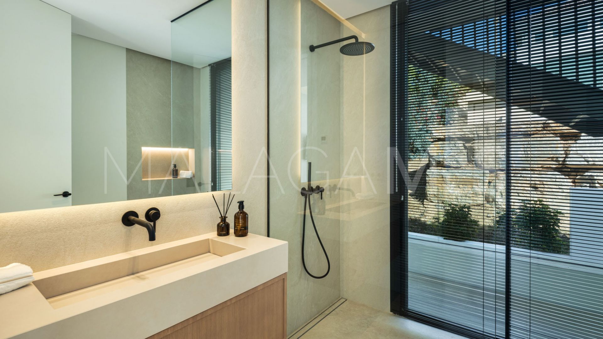 Villa for sale in Elviria