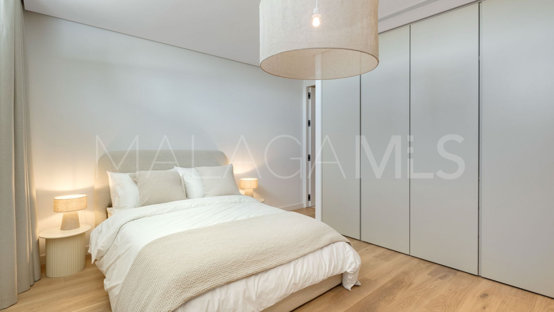 Villa for sale in Elviria