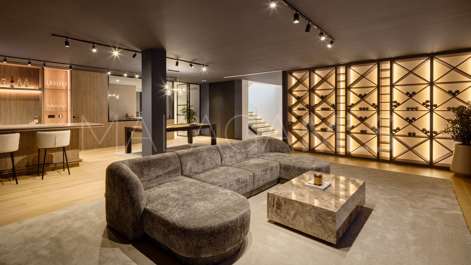 Villa for sale in Elviria