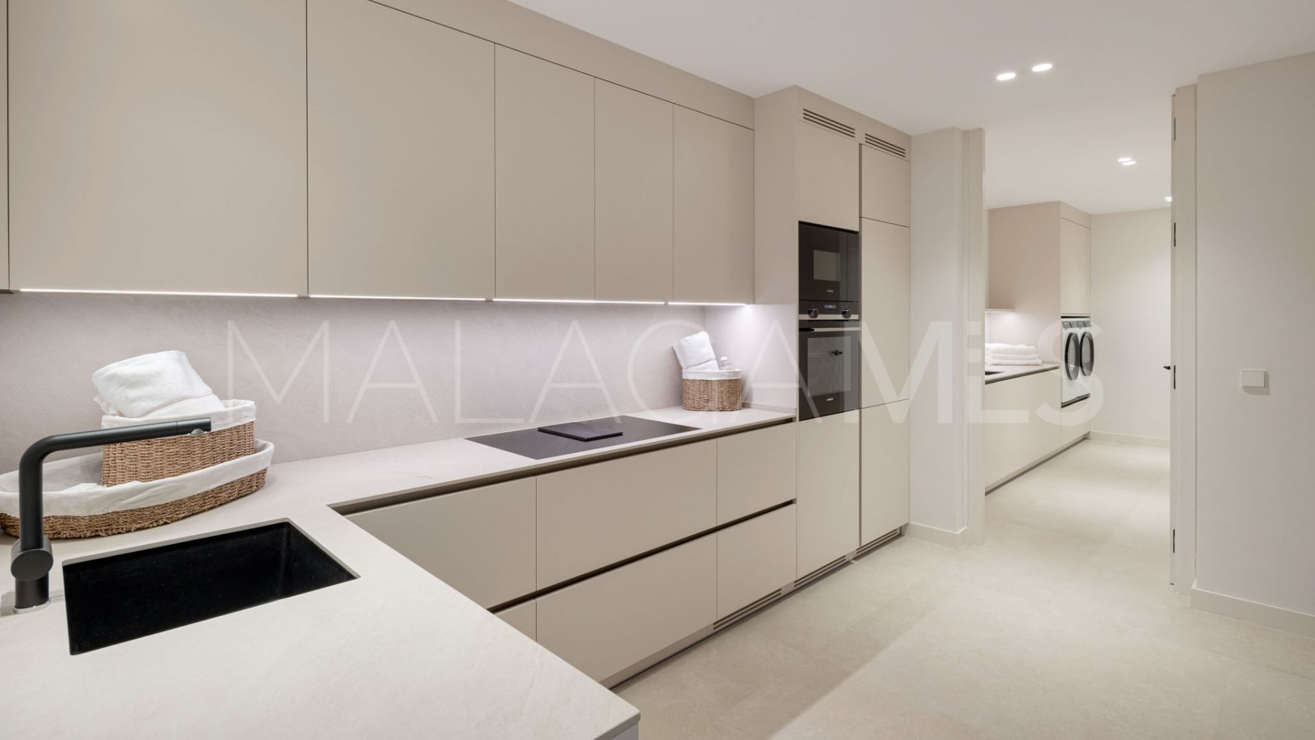 Villa for sale in Elviria