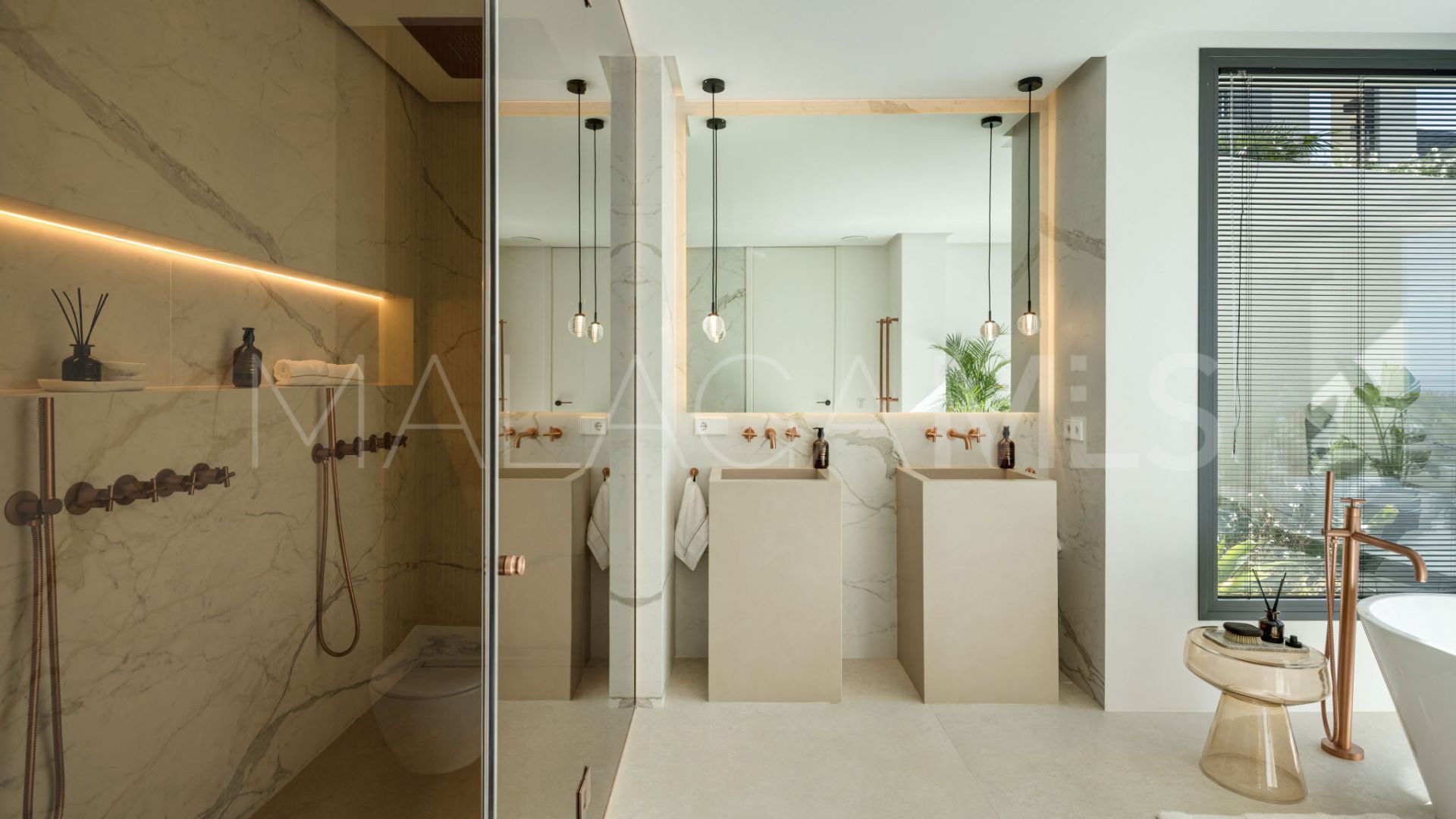 Villa for sale in Elviria