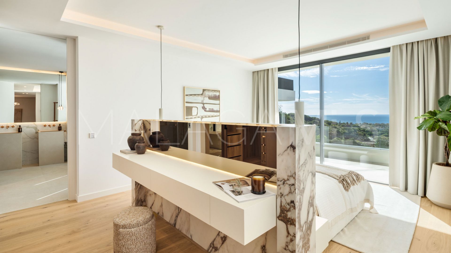 Villa for sale in Elviria