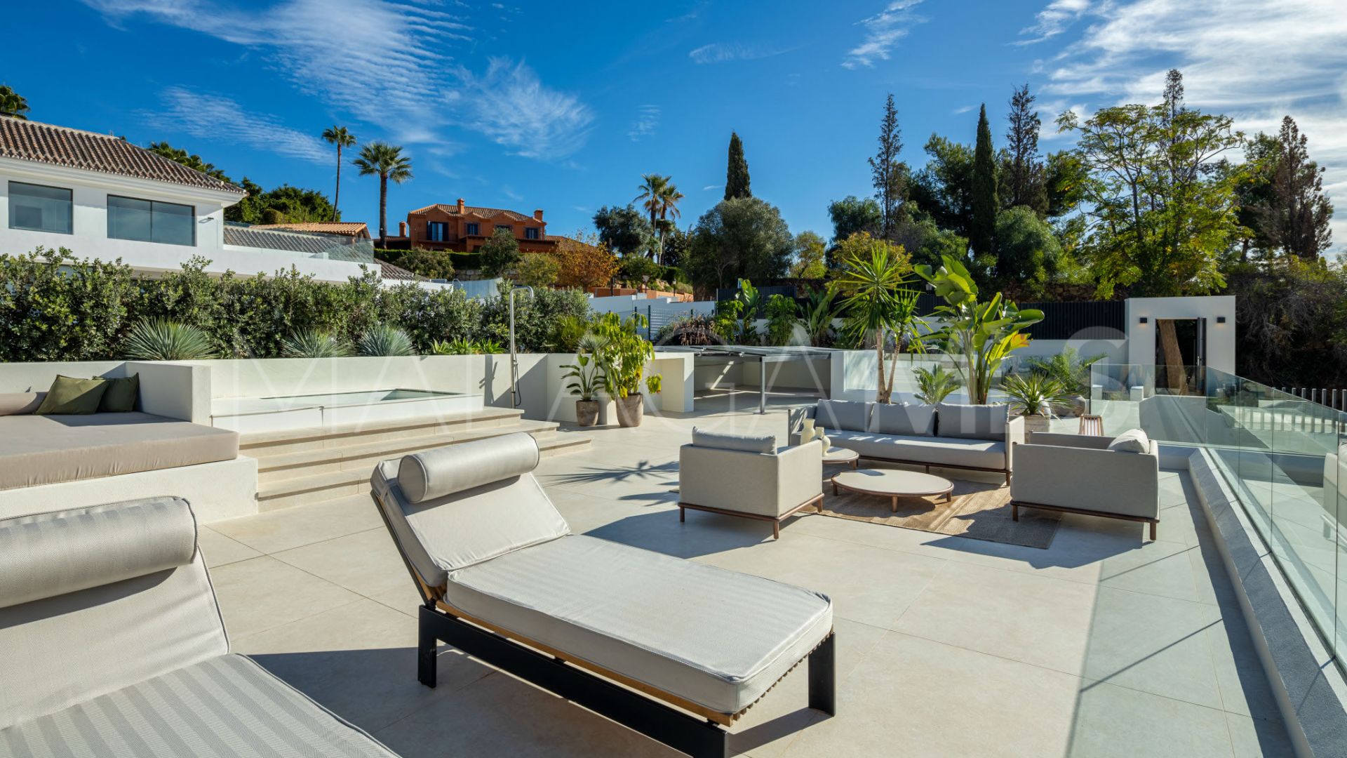 Villa for sale in Elviria