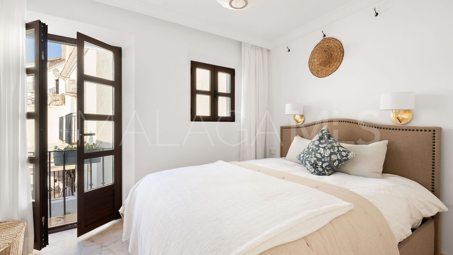 For sale town house in El Naranjal with 2 bedrooms