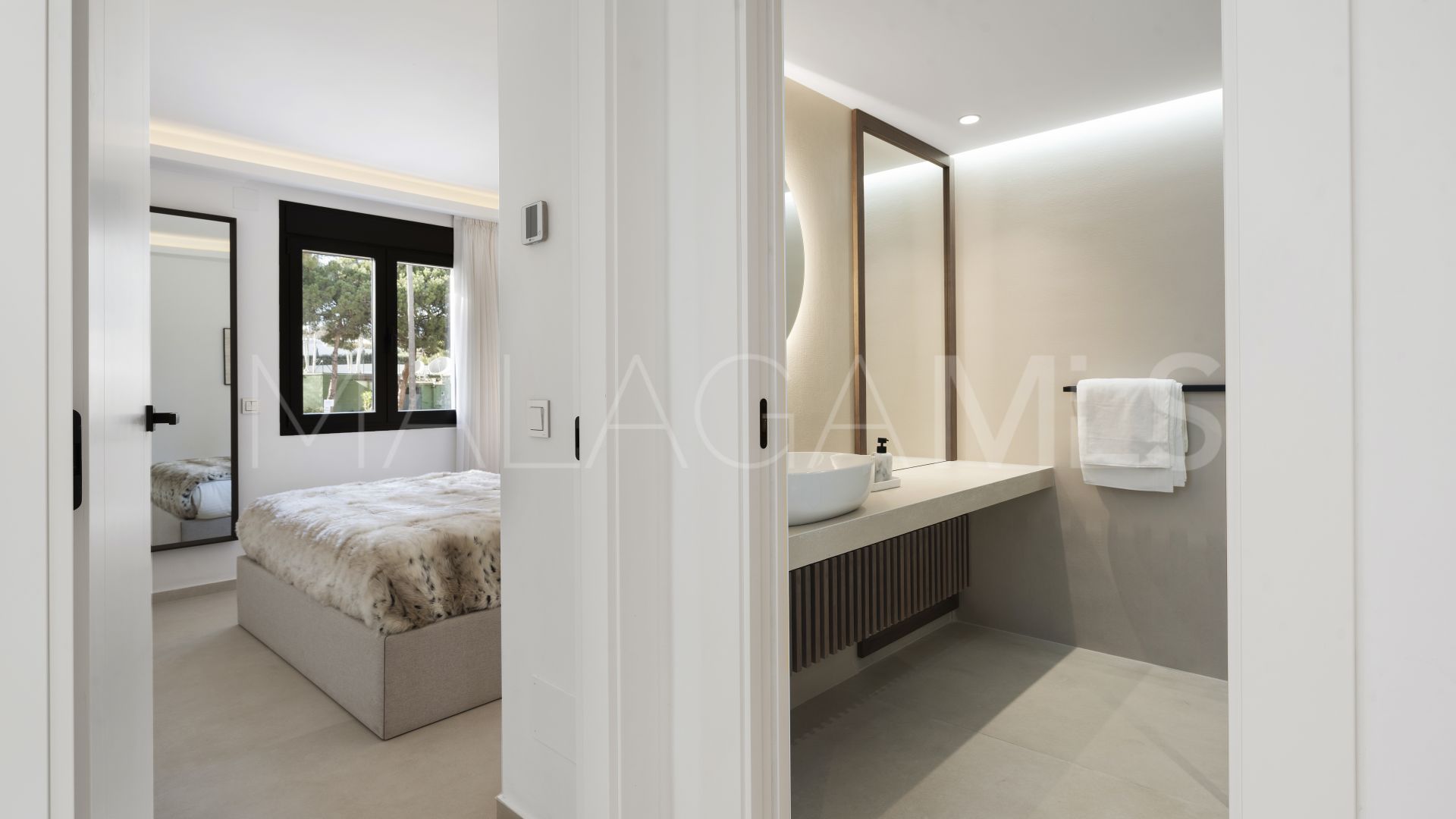 Buy adosado in Marbellamar with 5 bedrooms
