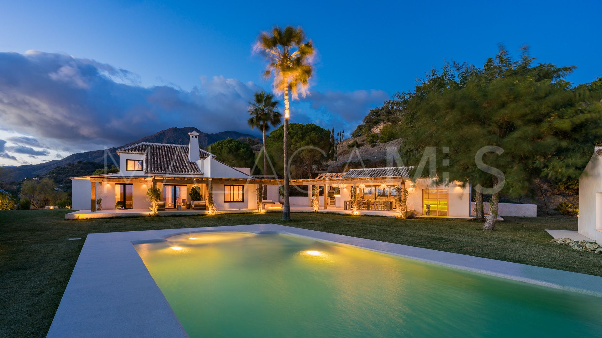 Villa for sale with 6 bedrooms in Estepona Hills
