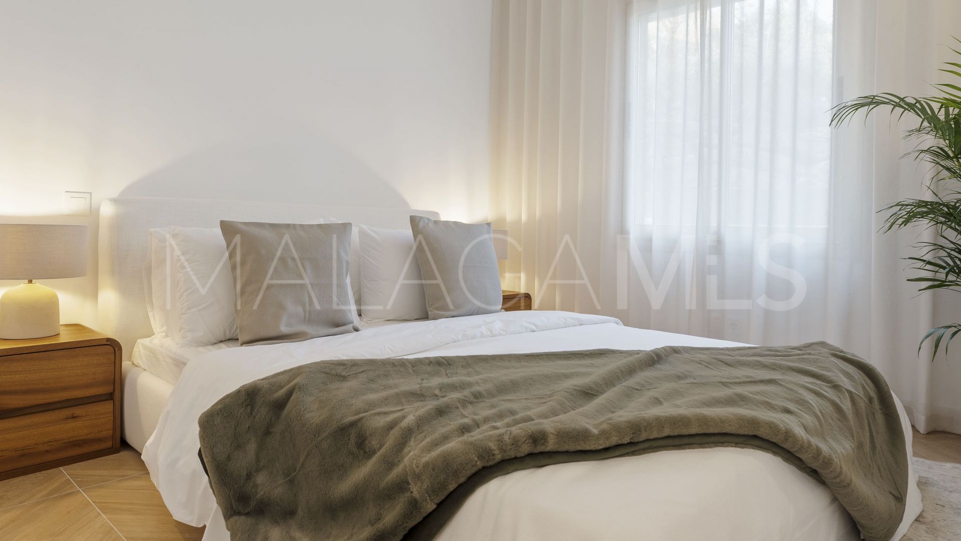 Apartamento planta baja for sale in Palacetes Los Belvederes with 4 bedrooms