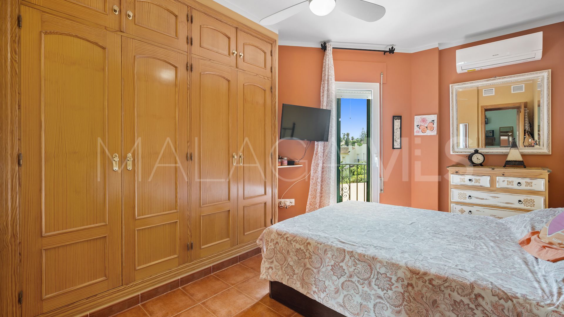 Adosado with 4 bedrooms for sale in Sierrezuela
