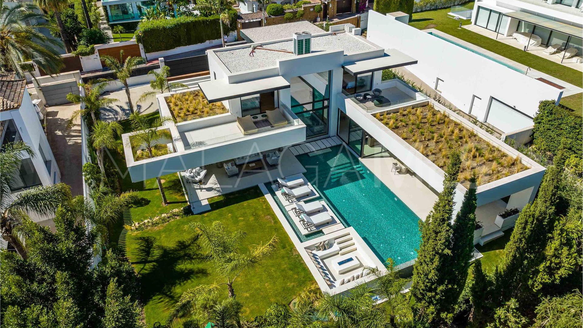 Buy villa in Las Brisas with 5 bedrooms