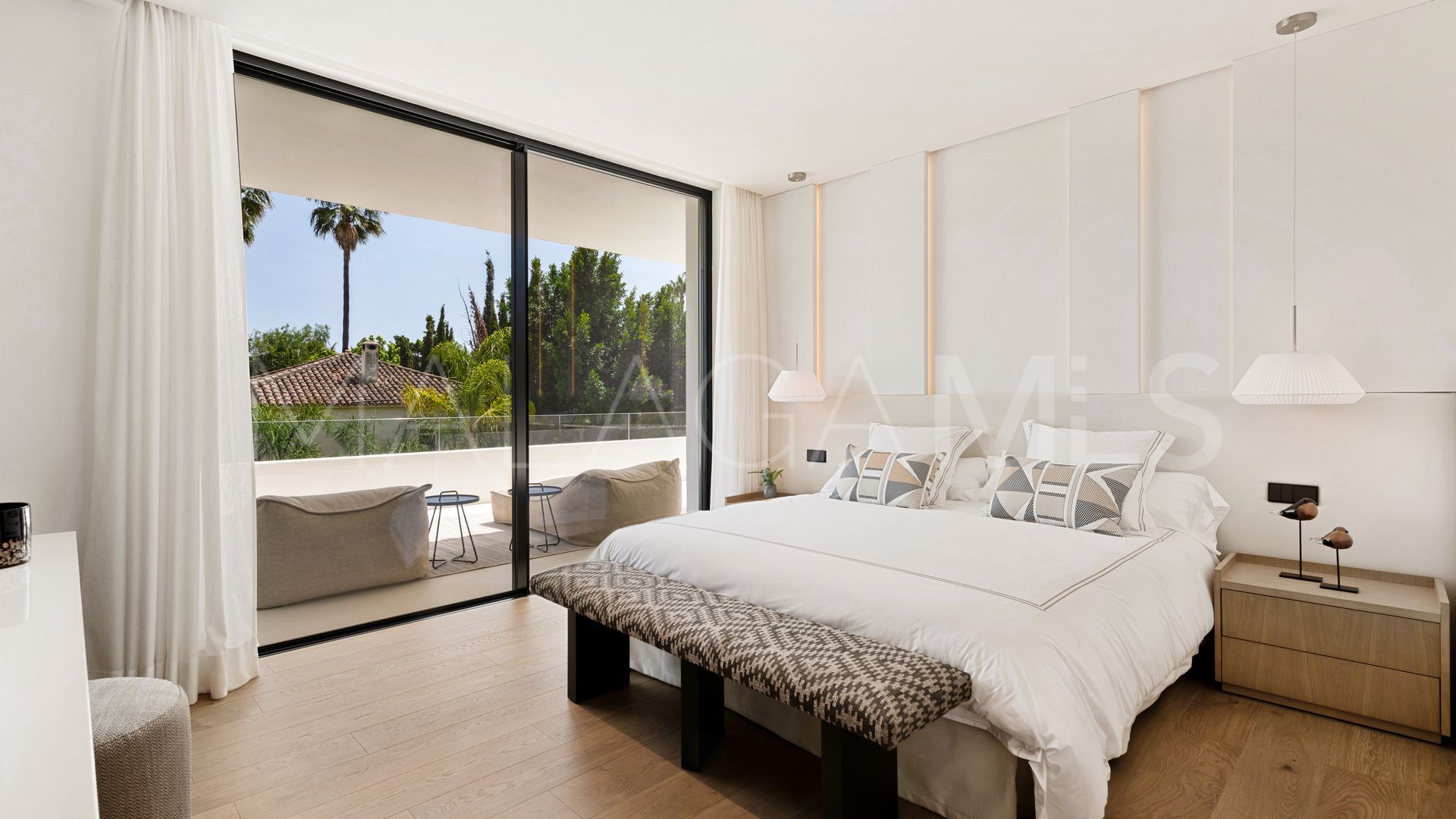 Buy villa in Las Brisas with 5 bedrooms