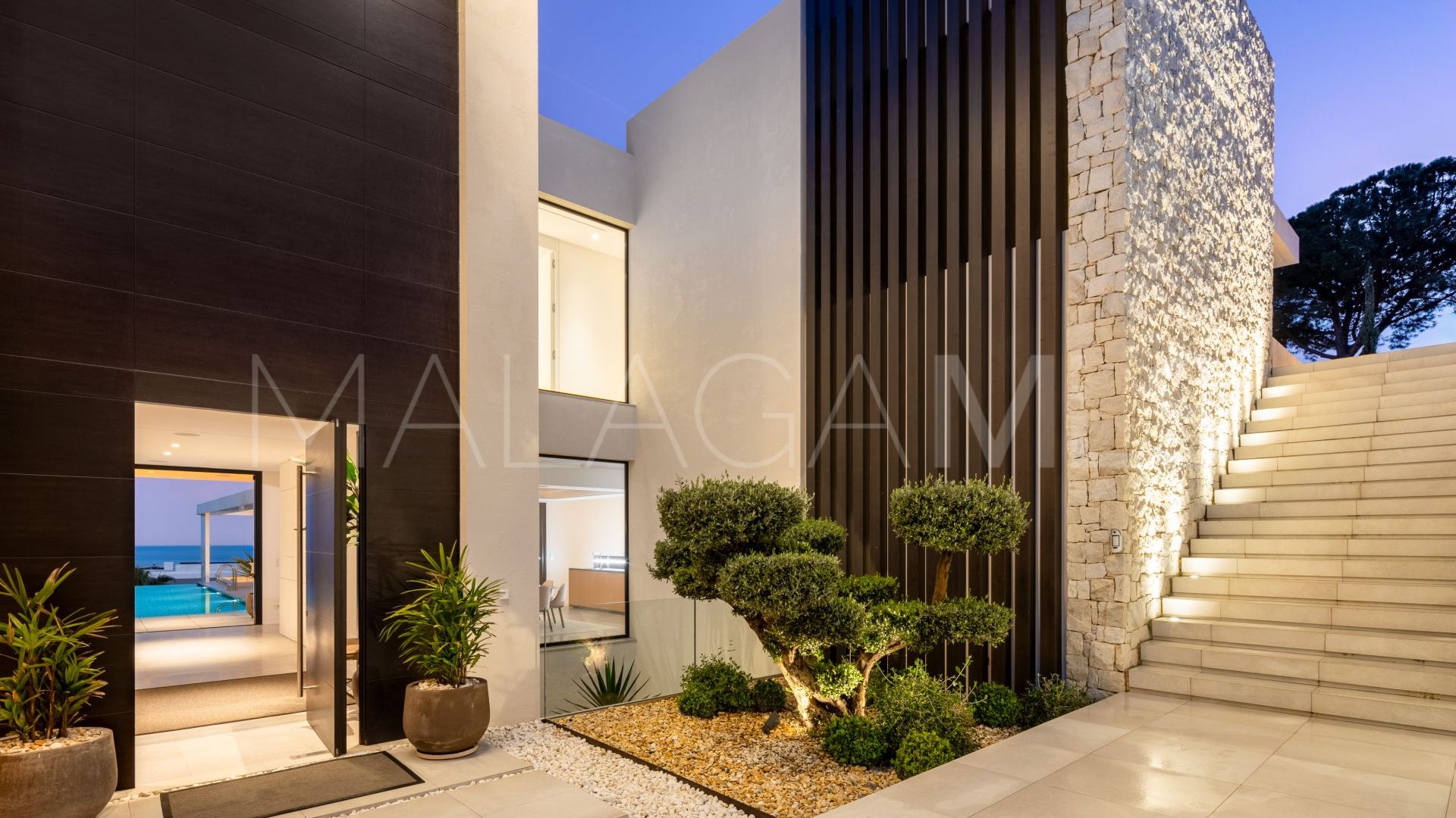 El Madroñal 8 bedrooms villa for sale