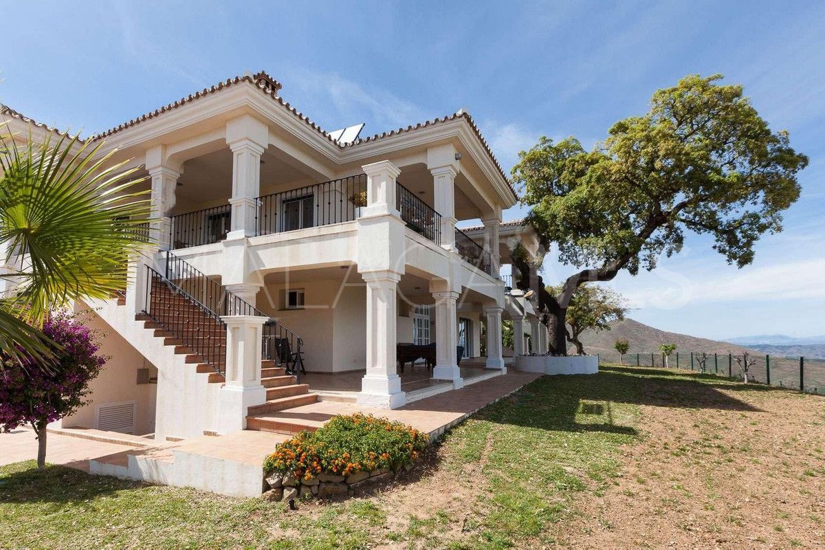 Villa for sale in La Mairena