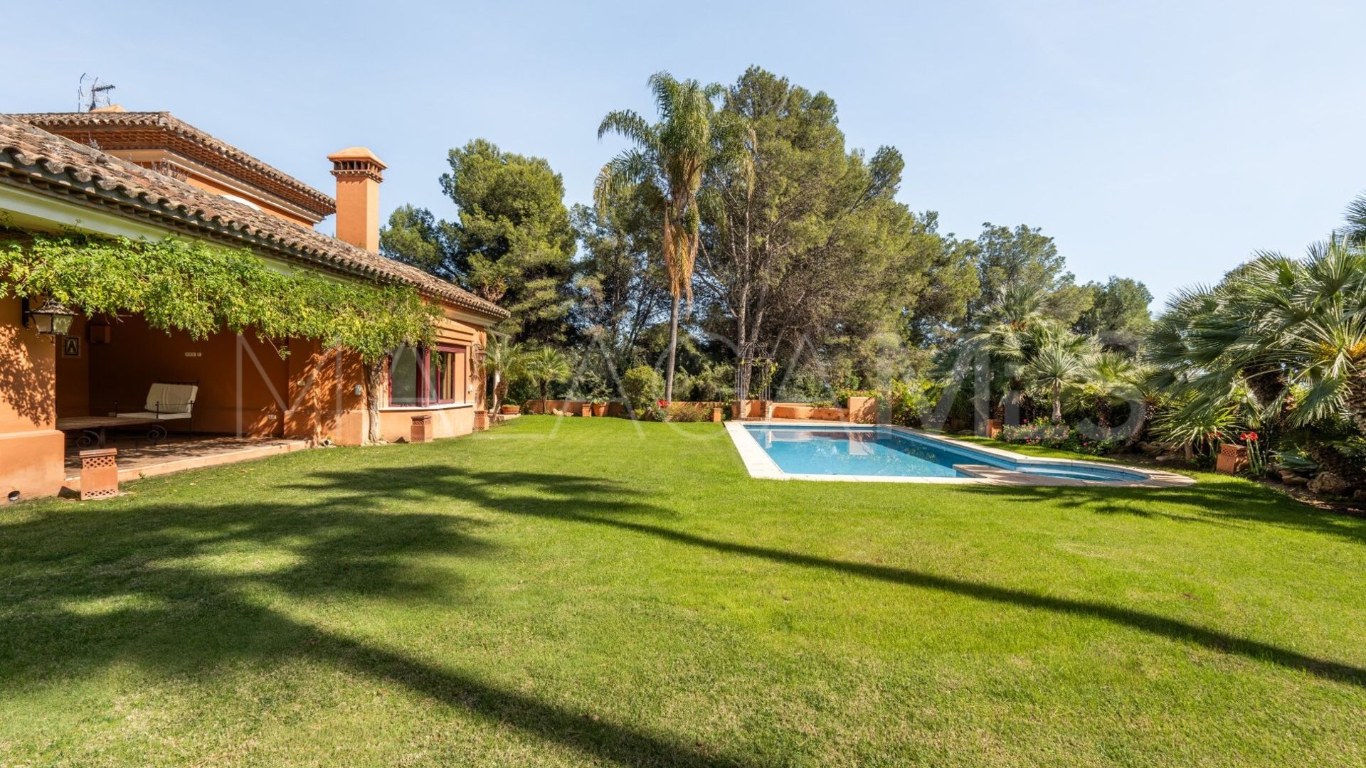 Villa for sale in Altos Reales