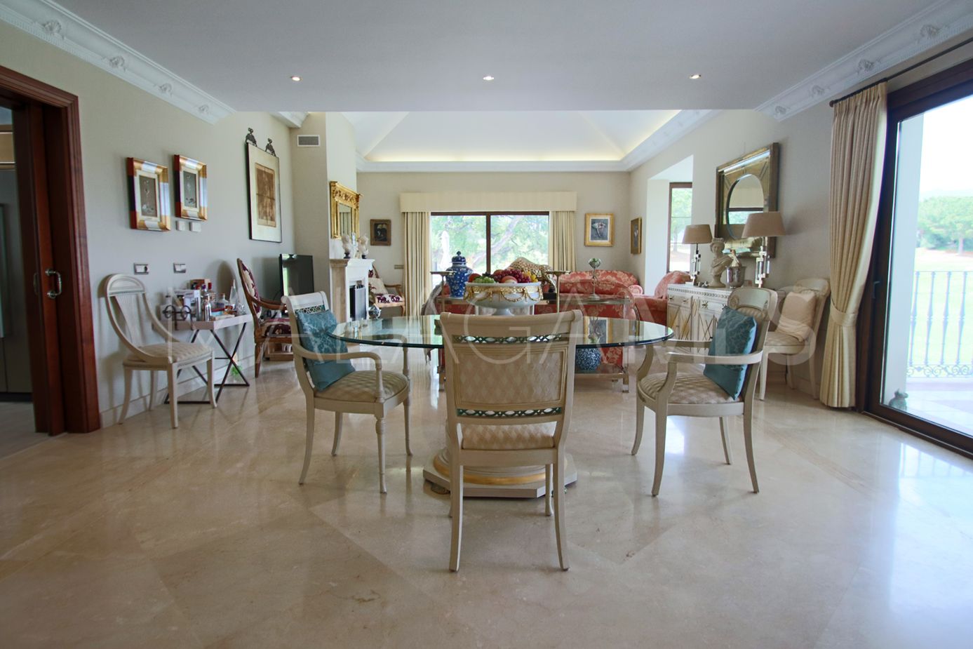 Se vende villa in Cala de Mijas with 4 bedrooms