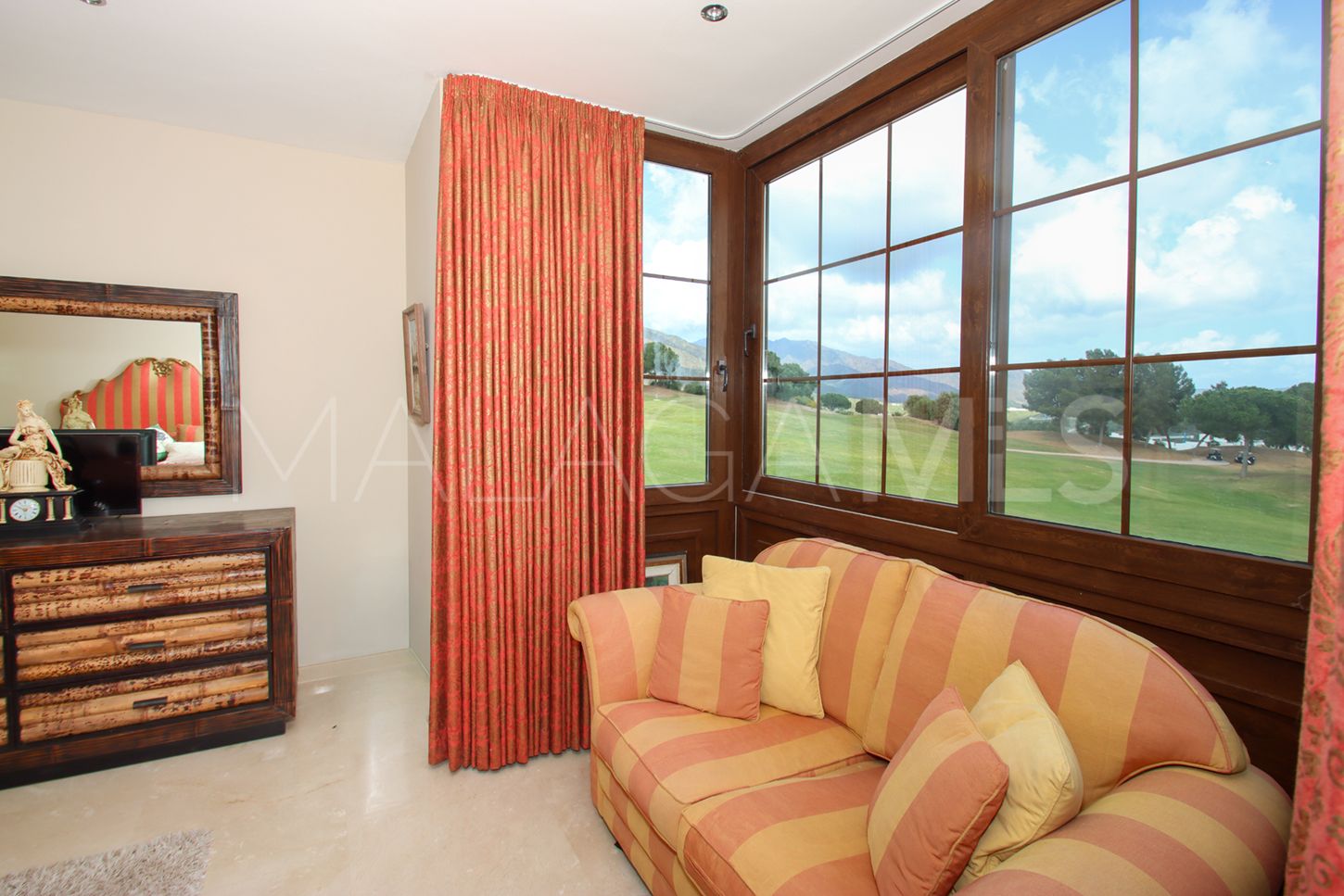 Se vende villa in Cala de Mijas with 4 bedrooms