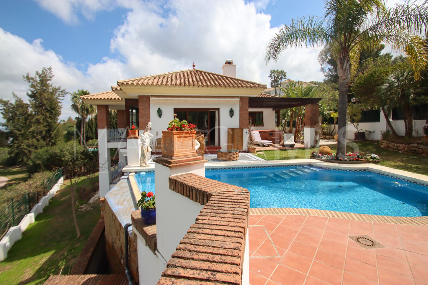 Se vende villa in Cala de Mijas with 4 bedrooms