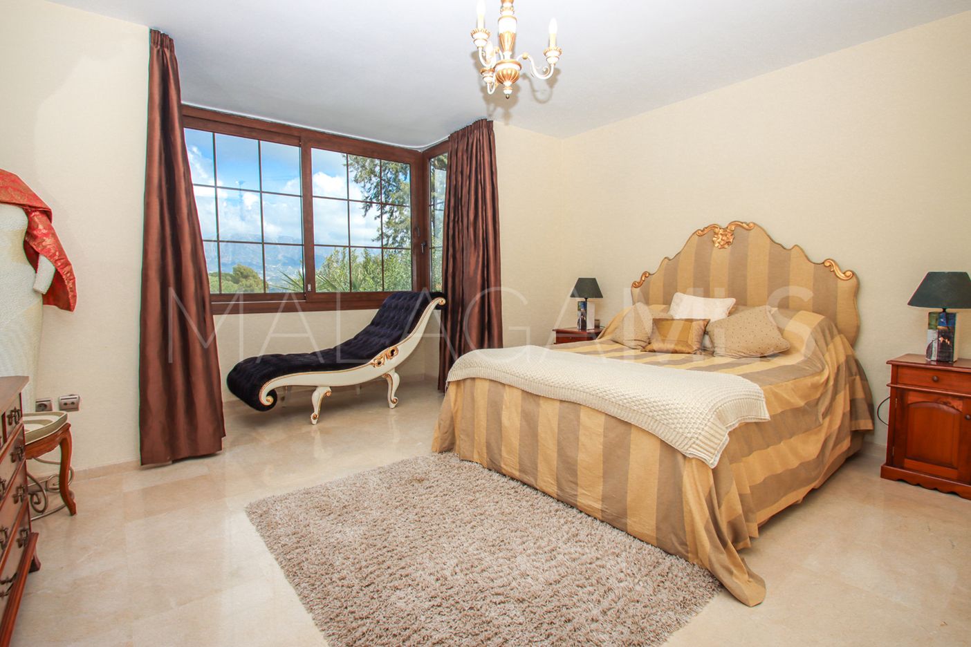 Se vende villa in Cala de Mijas with 4 bedrooms