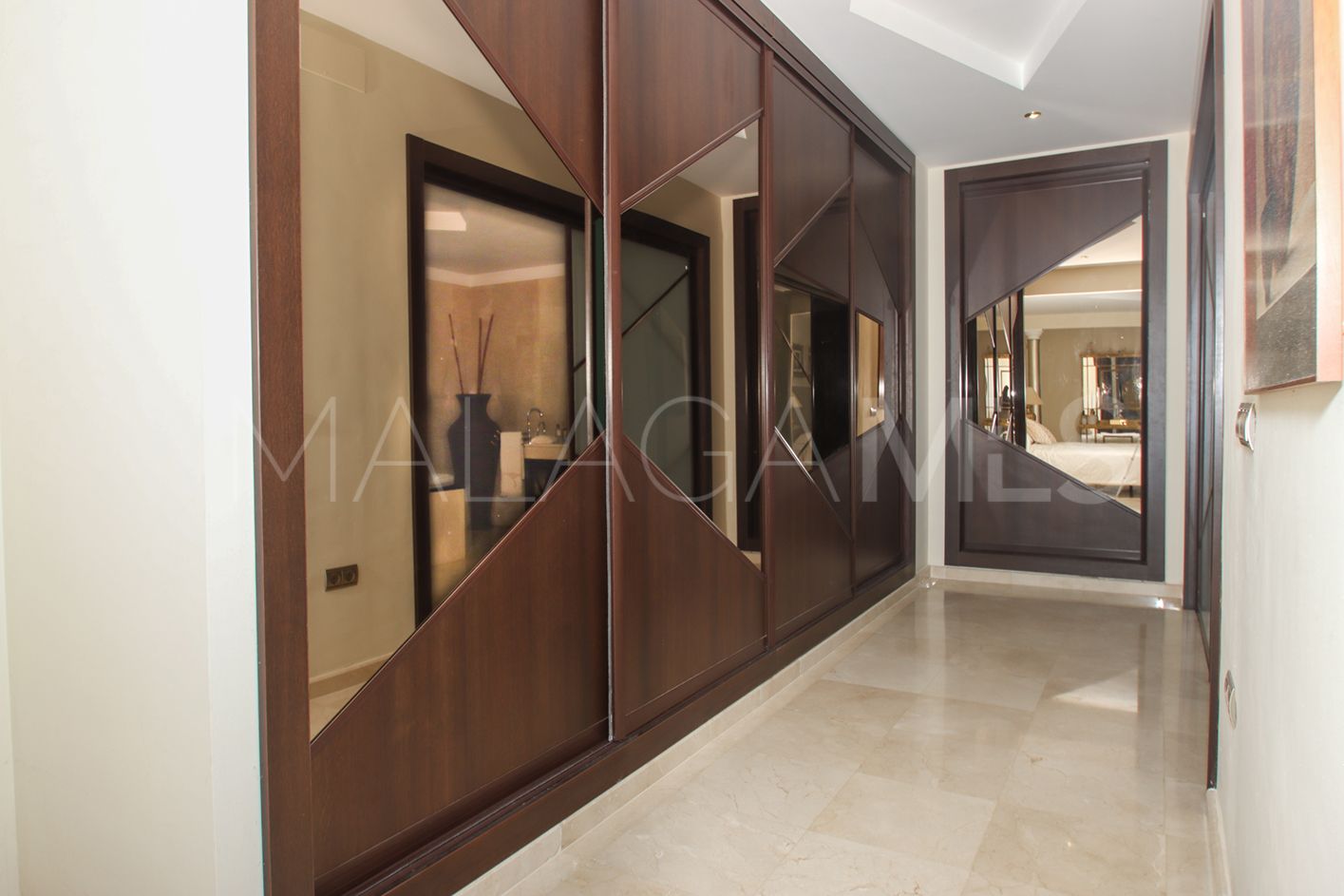 Se vende villa in Cala de Mijas with 4 bedrooms