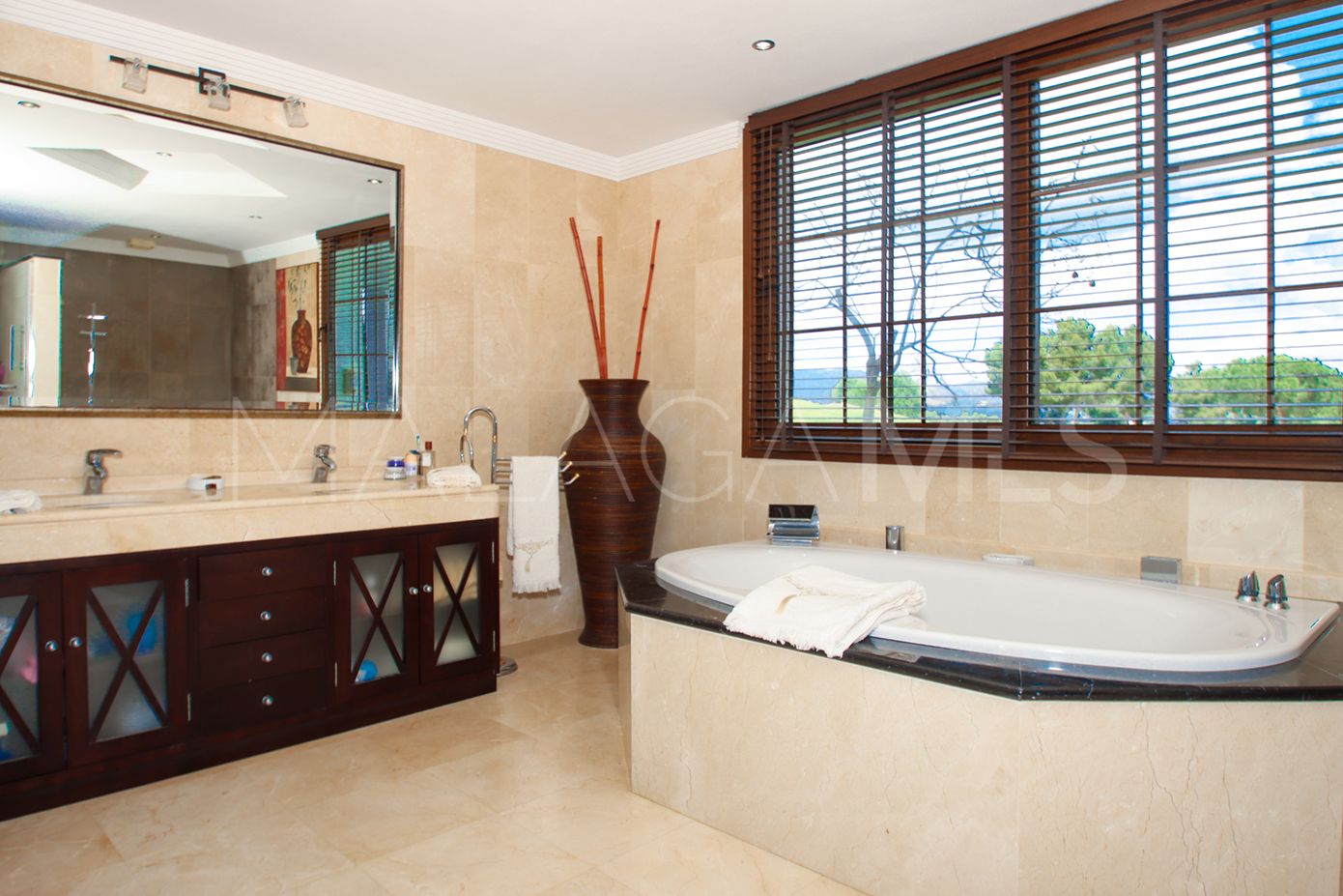 Se vende villa in Cala de Mijas with 4 bedrooms