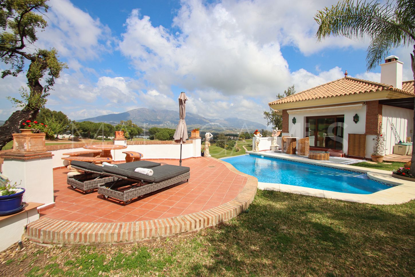 Se vende villa in Cala de Mijas with 4 bedrooms