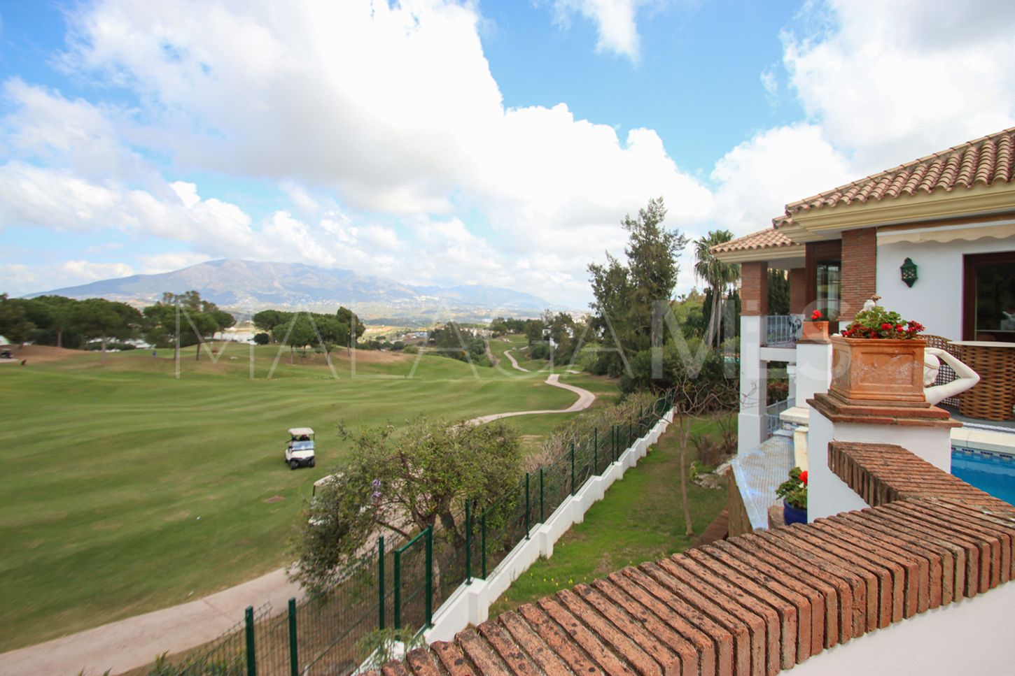 Se vende villa in Cala de Mijas with 4 bedrooms