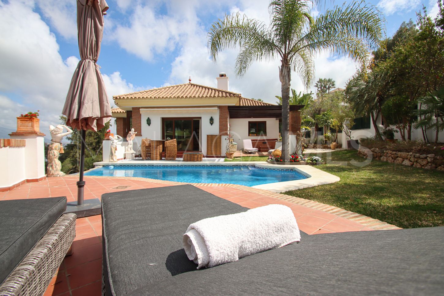 Se vende villa in Cala de Mijas with 4 bedrooms