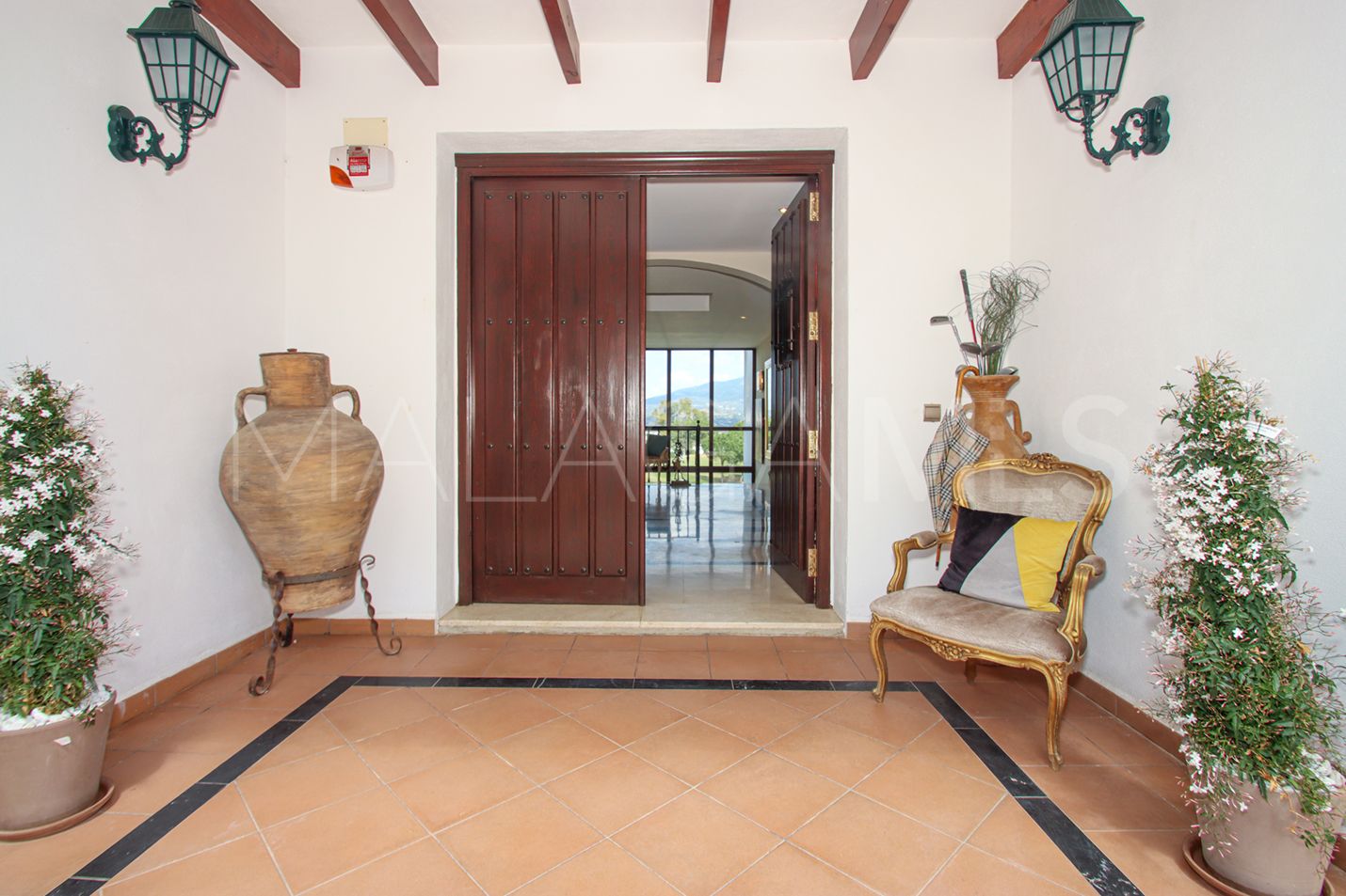 Se vende villa in Cala de Mijas with 4 bedrooms