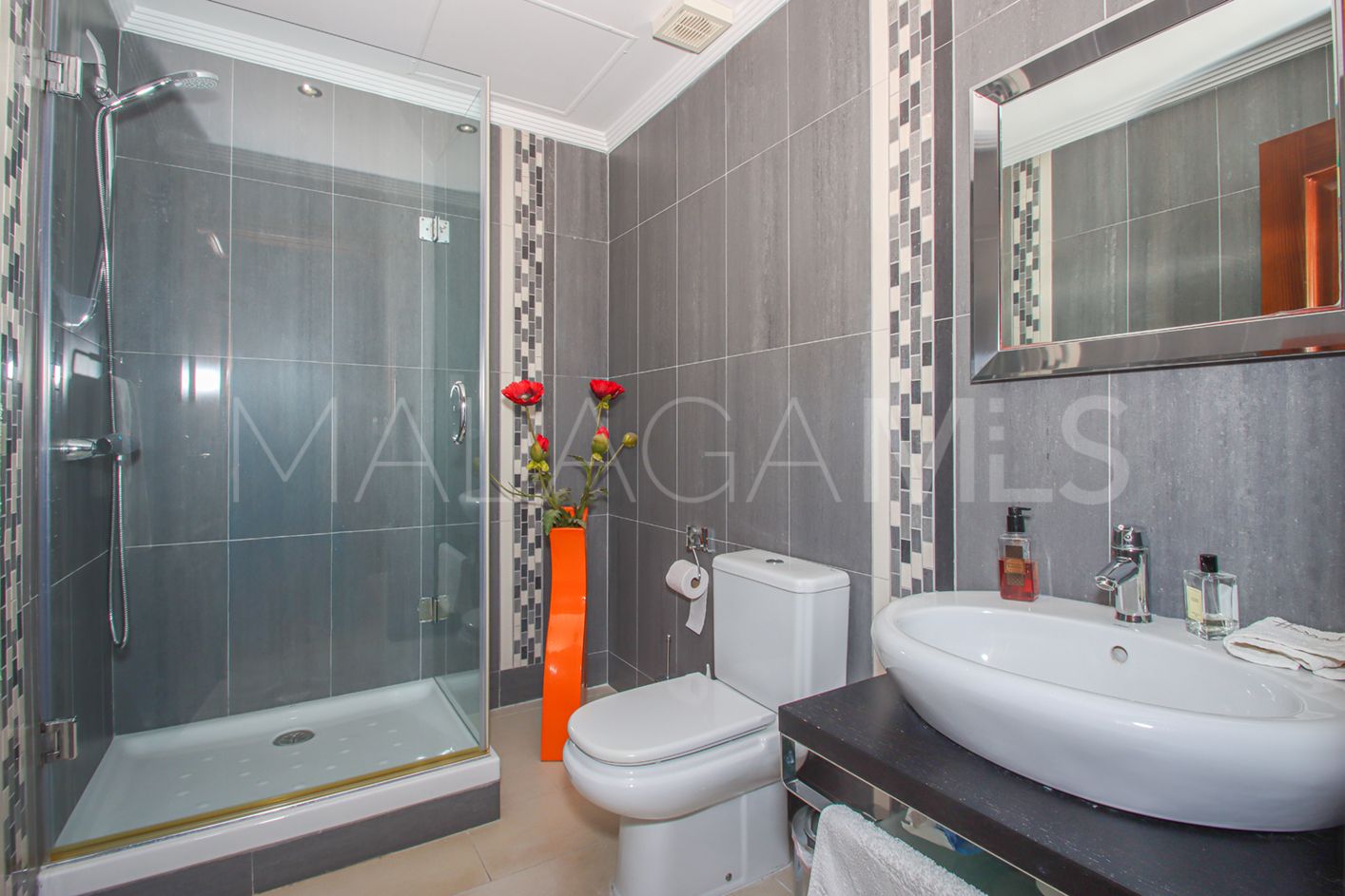 Se vende villa in Cala de Mijas with 4 bedrooms