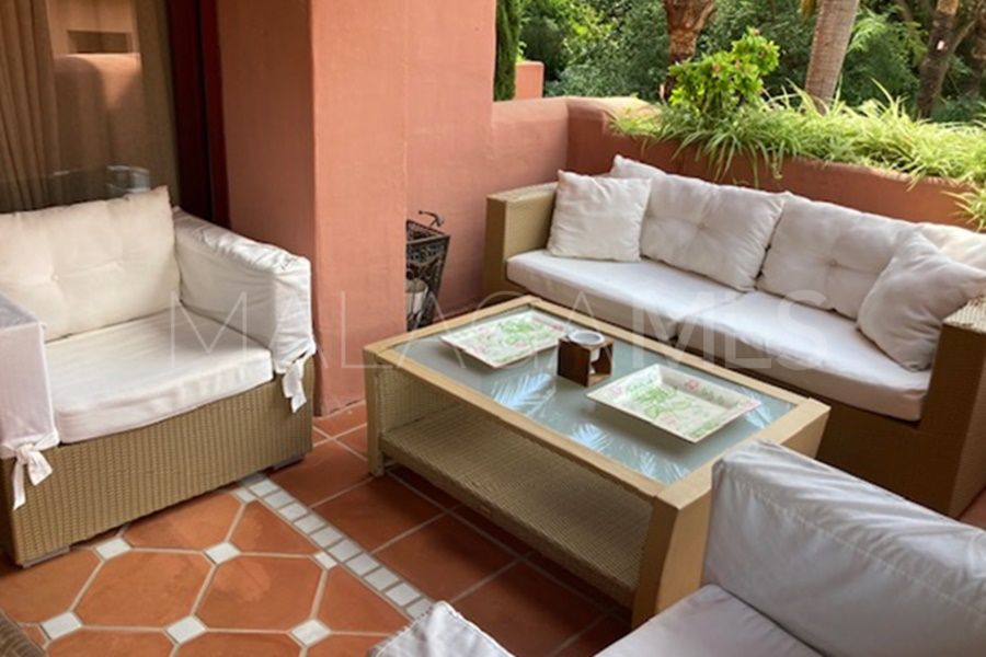 Se vende apartamento with 4 bedrooms in Marbella Este