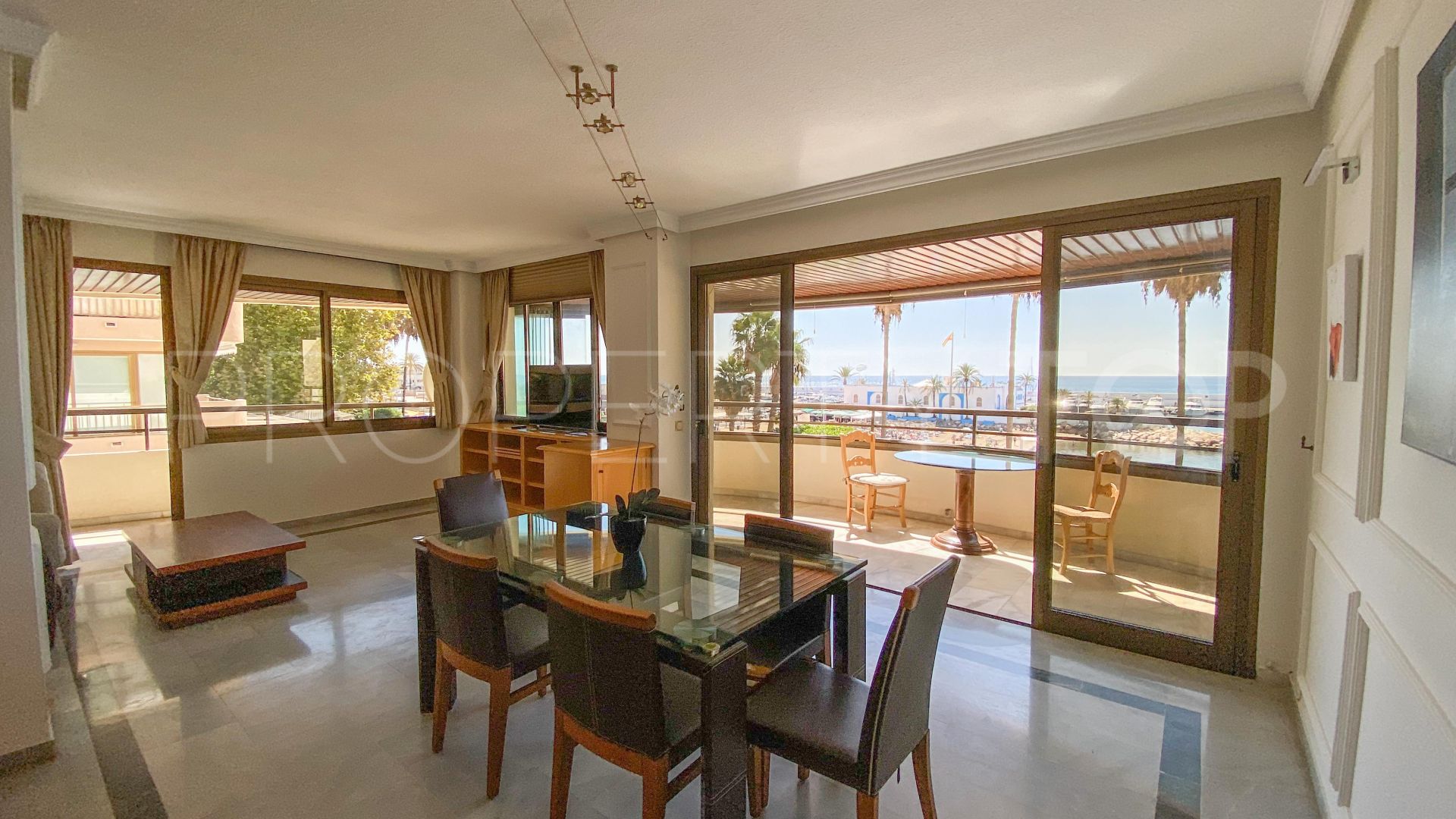 Apartment for sale in Marbella City with 3 bedrooms