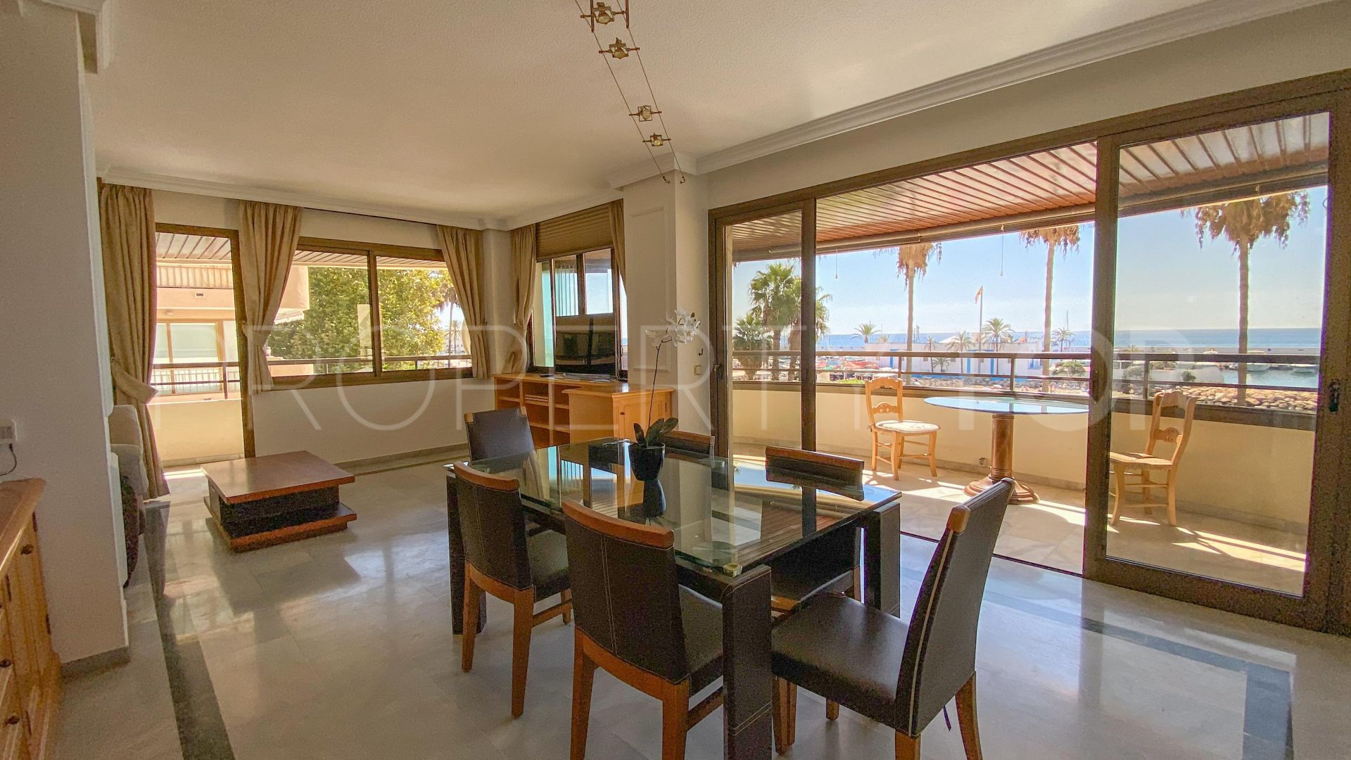 Apartment for sale in Marbella City with 3 bedrooms