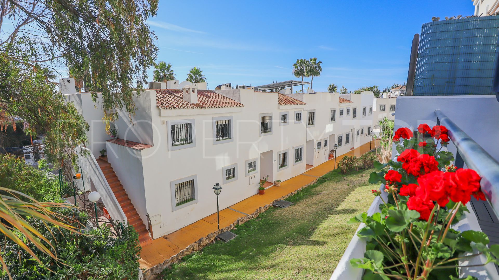 Duplex planta baja en venta con 3 dormitorios en Nueva Andalucia