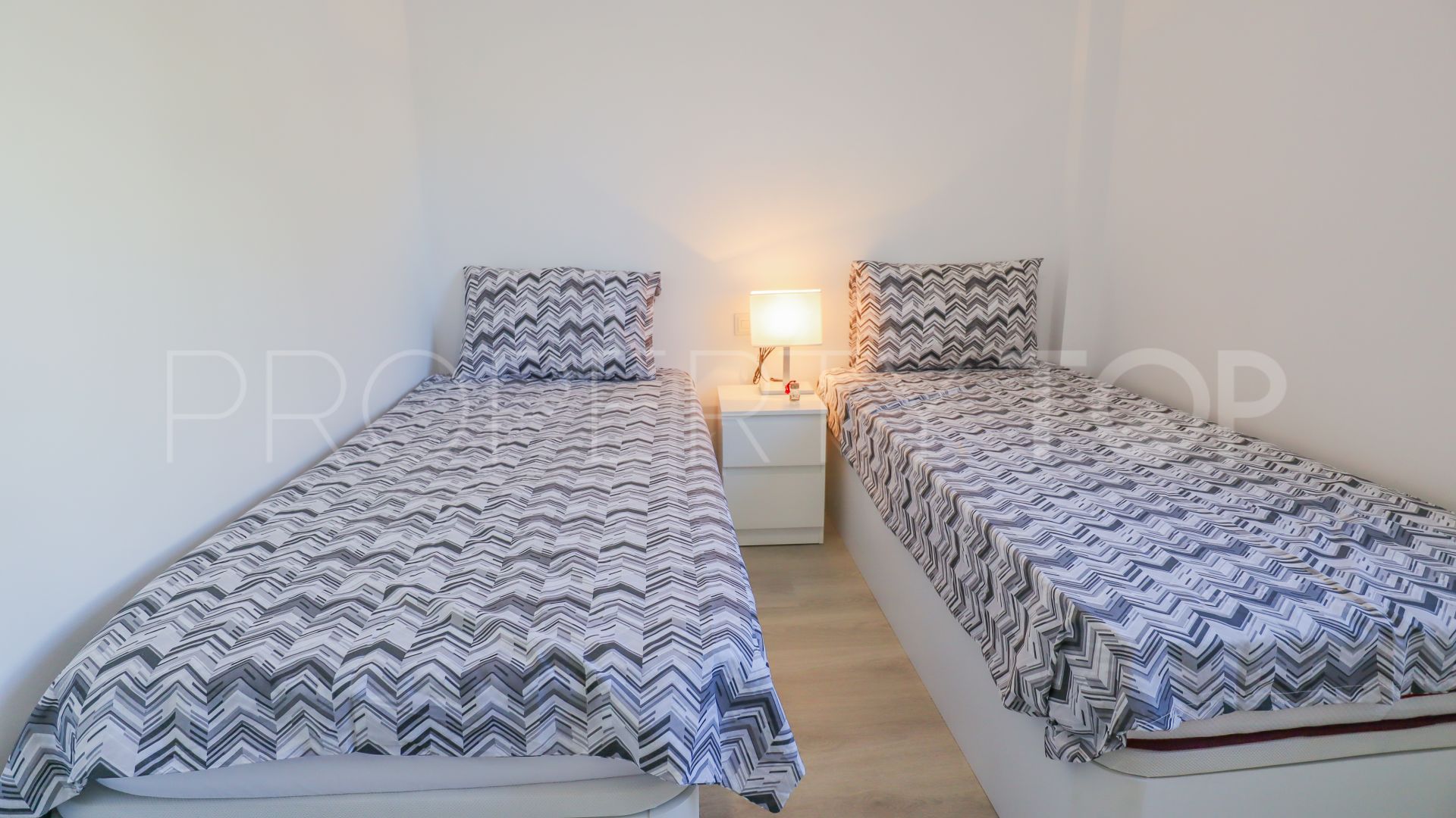 Duplex planta baja en venta con 3 dormitorios en Nueva Andalucia