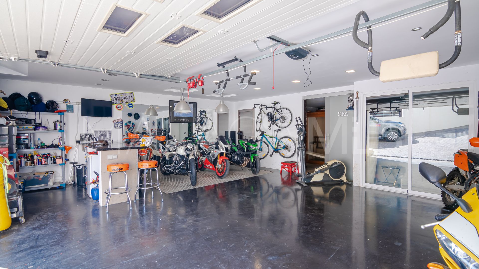 Villa for sale in Nueva Andalucia