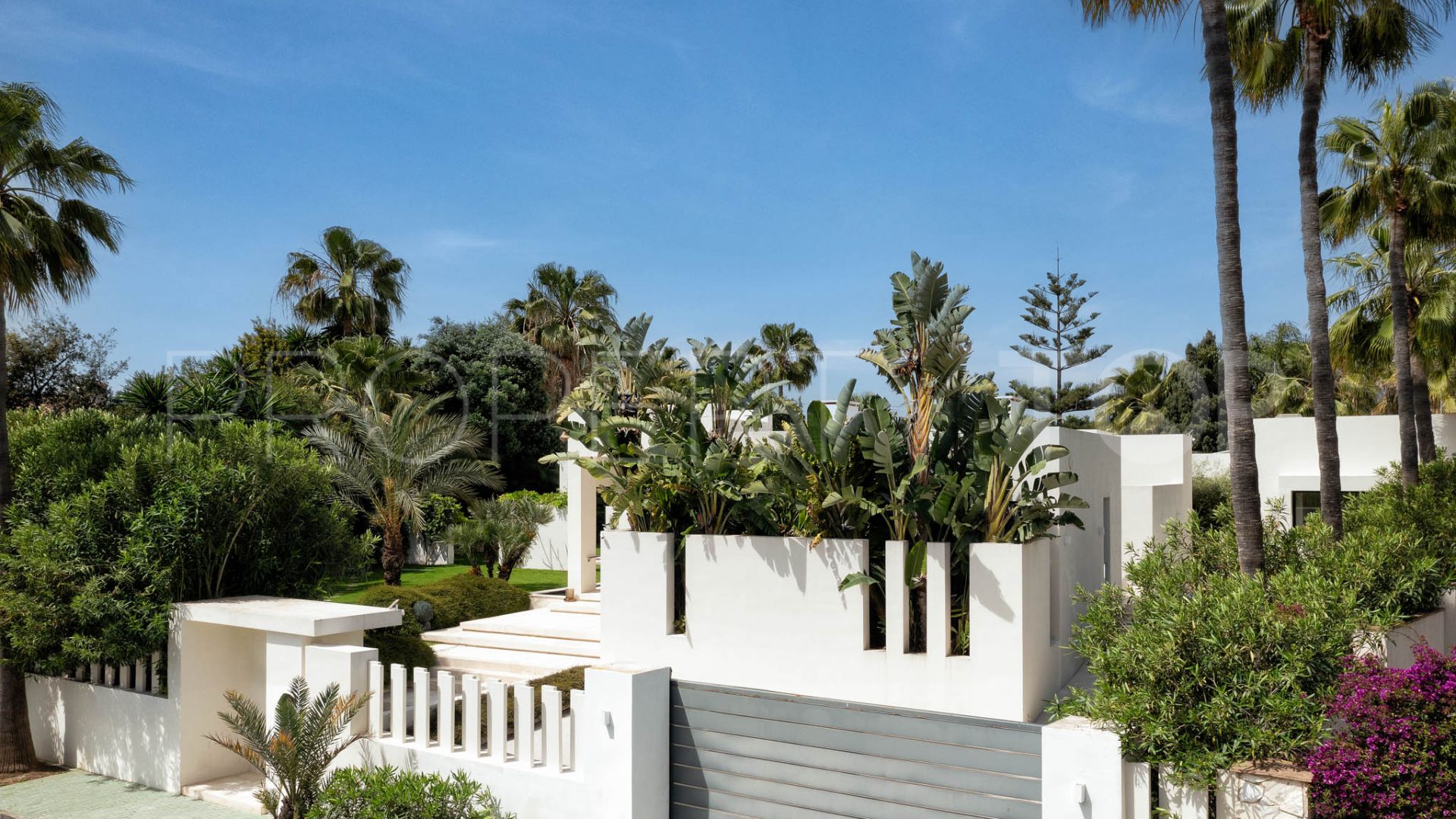 5 bedrooms villa for sale in Marbella East